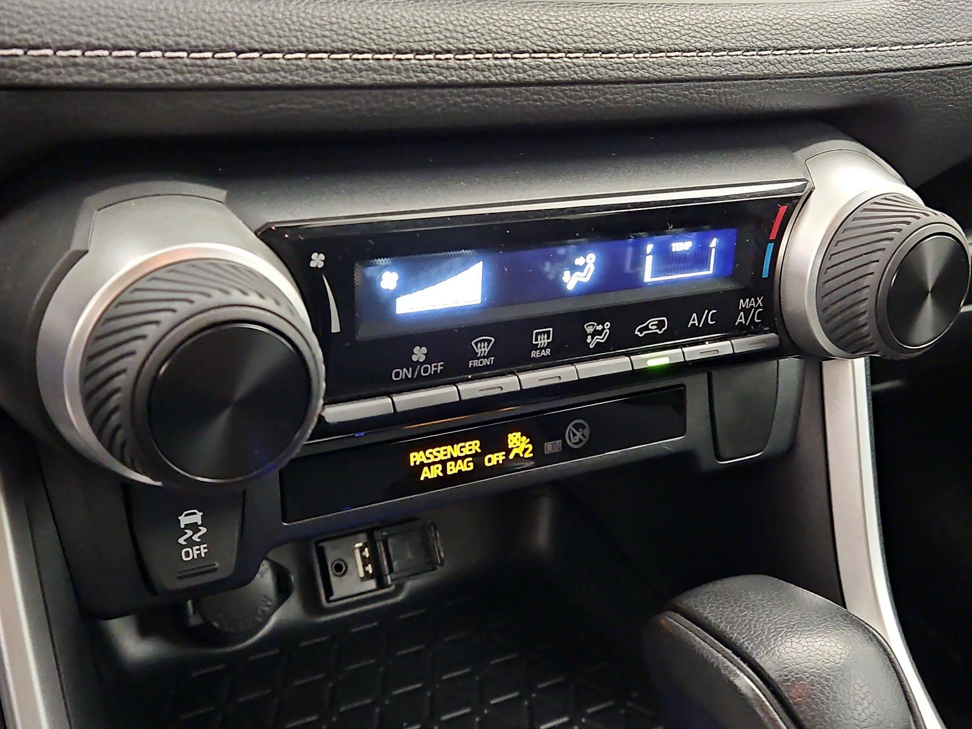 Thumbnail: 2019 Toyota RAV4 - 16
