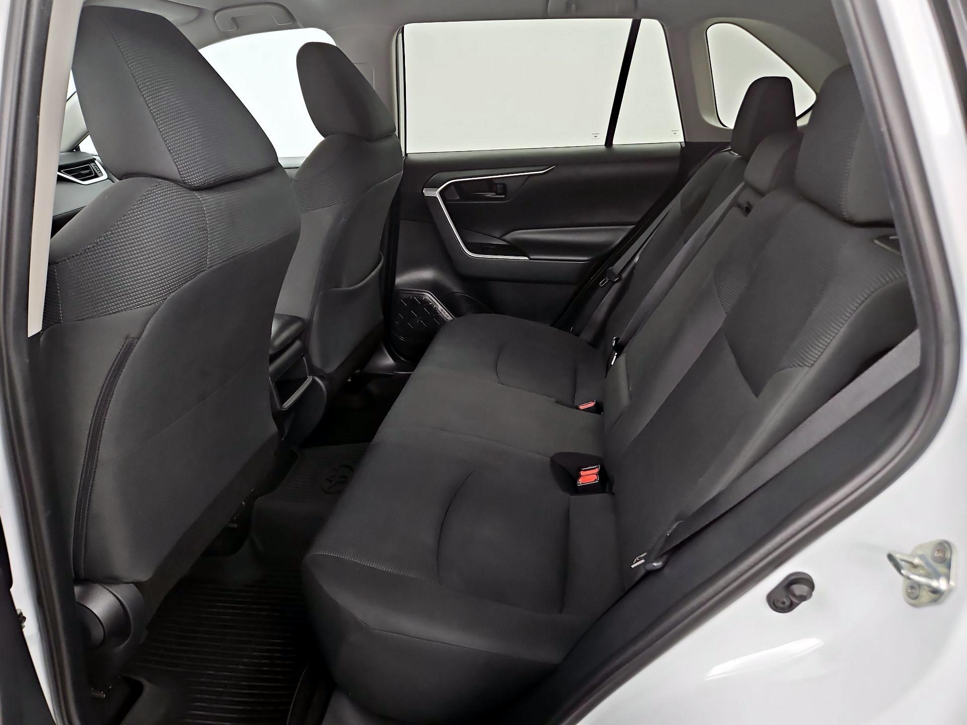 Thumbnail: 2019 Toyota RAV4 - 19