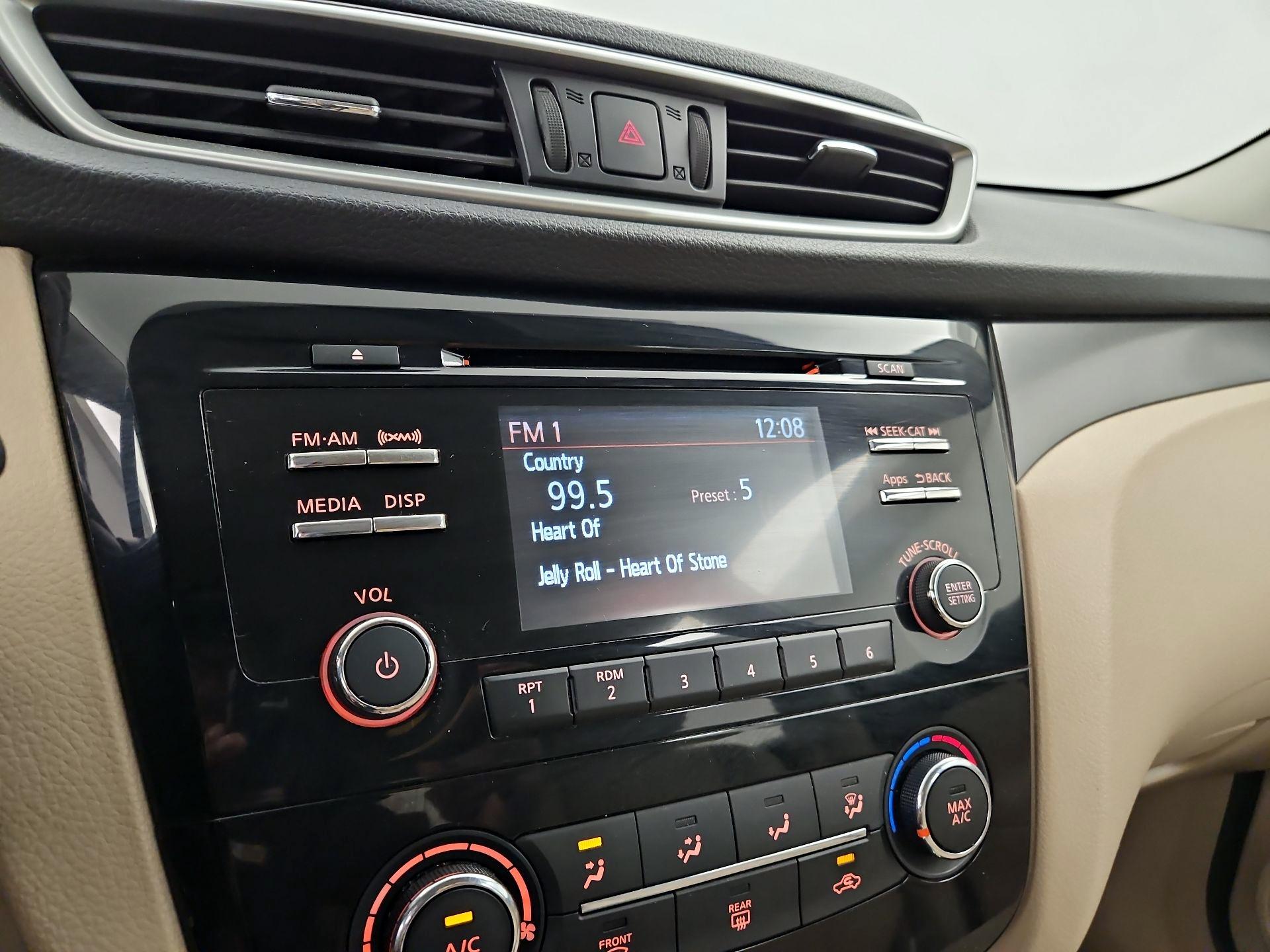 Thumbnail: 2016 Nissan Rogue - 15