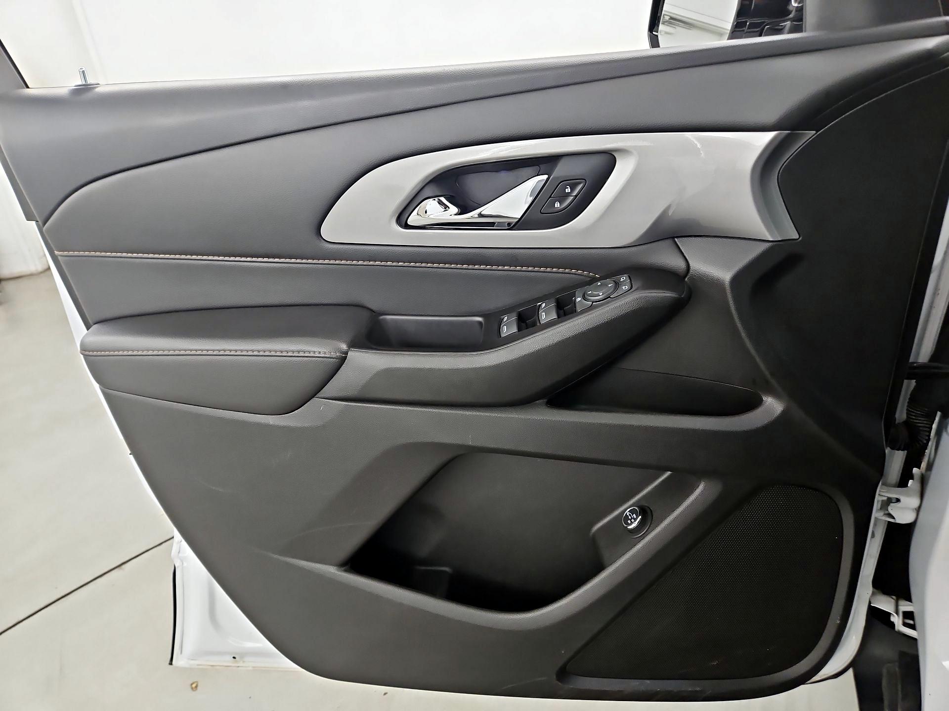 Thumbnail: 2020 Chevrolet Traverse - 12