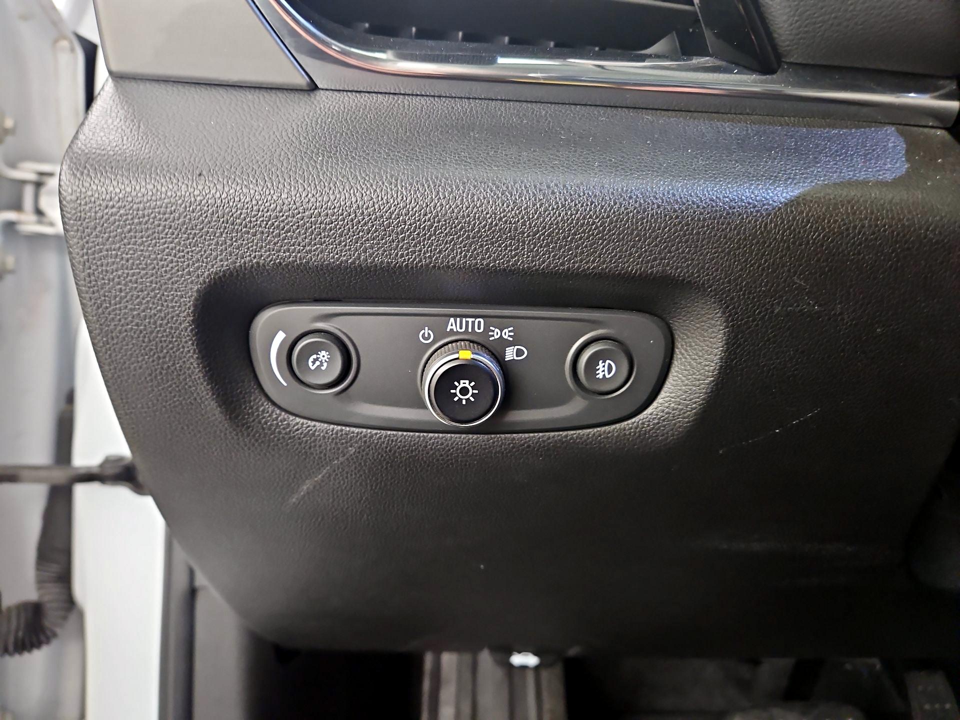 Thumbnail: 2020 Chevrolet Traverse - 13