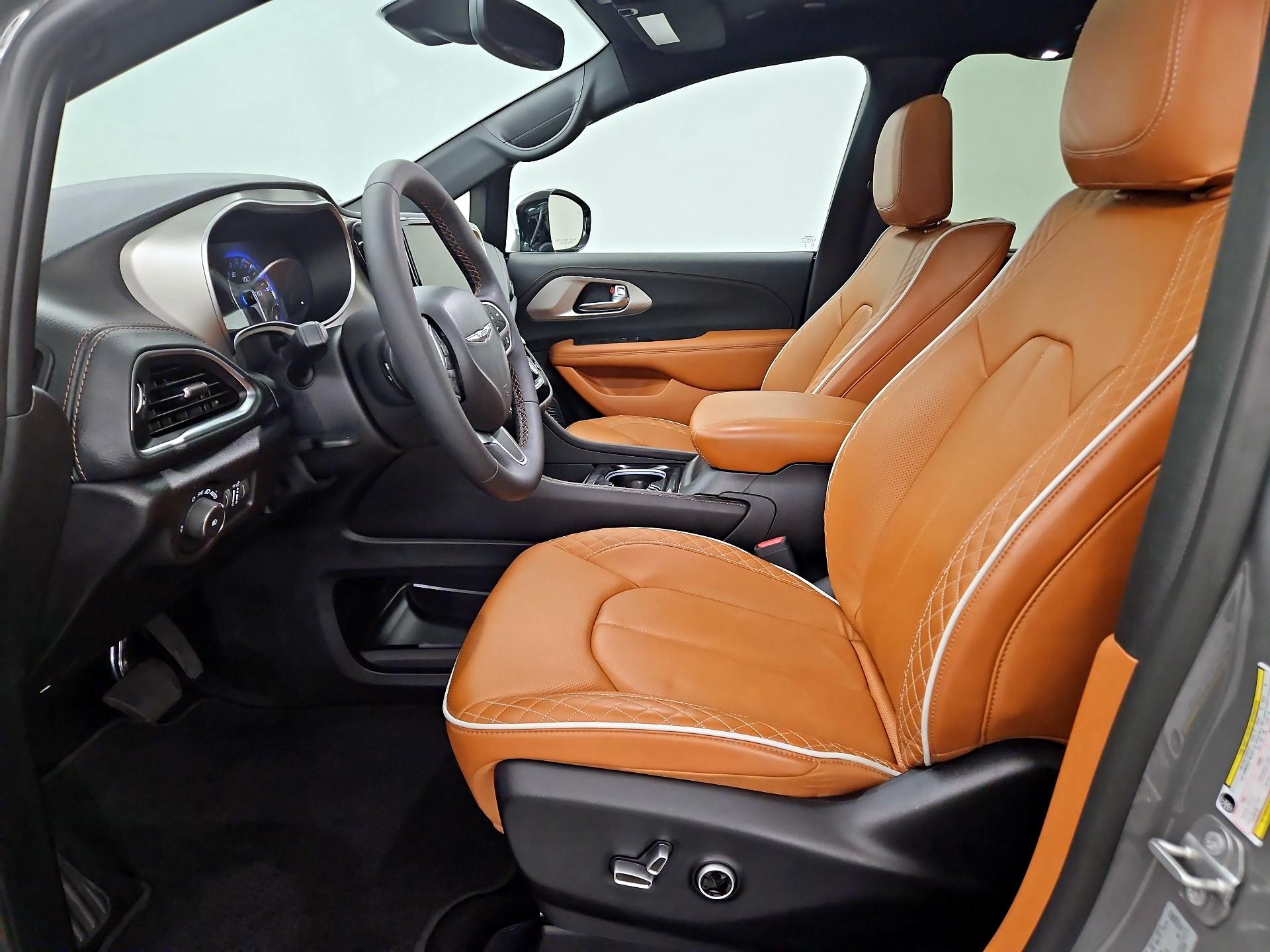 Thumbnail: 2025 Chrysler Pacifica - 11