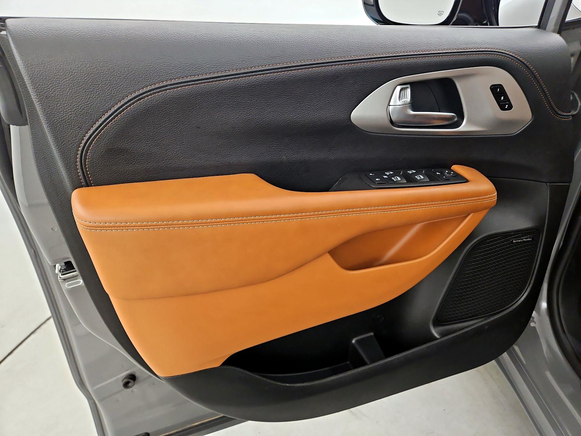 Thumbnail: 2025 Chrysler Pacifica - 12