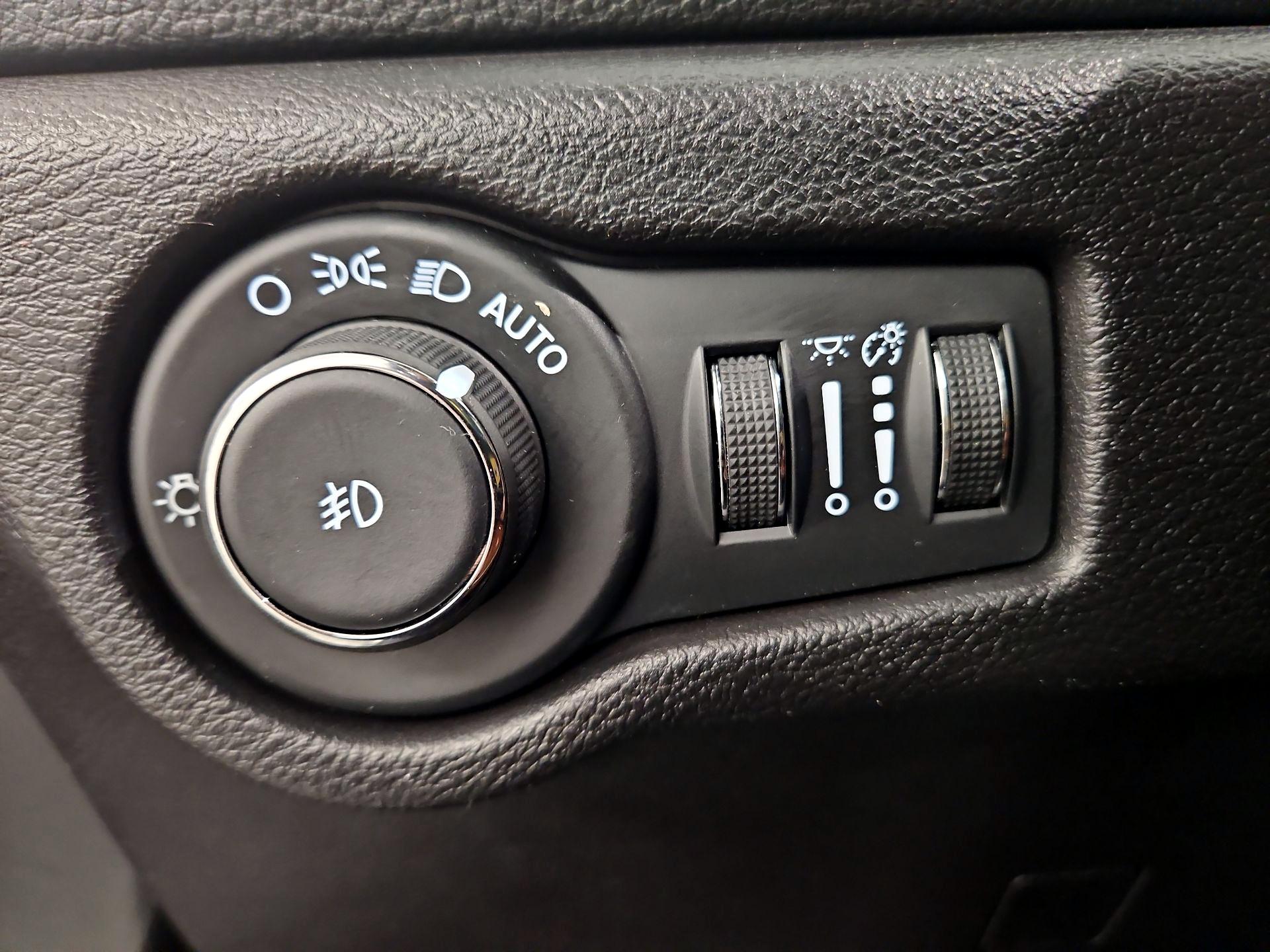 Thumbnail: 2025 Chrysler Pacifica - 13