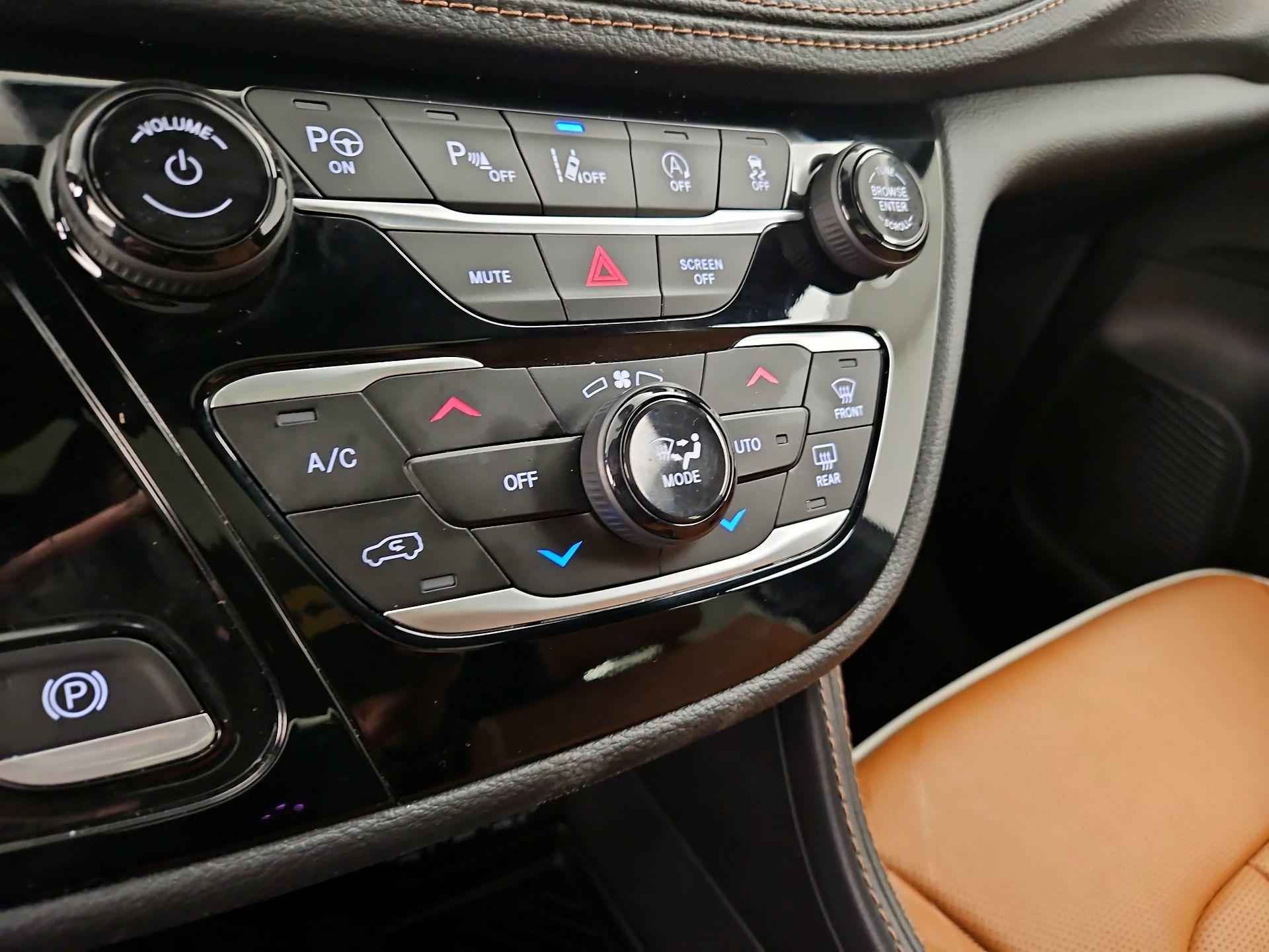 Thumbnail: 2025 Chrysler Pacifica - 17