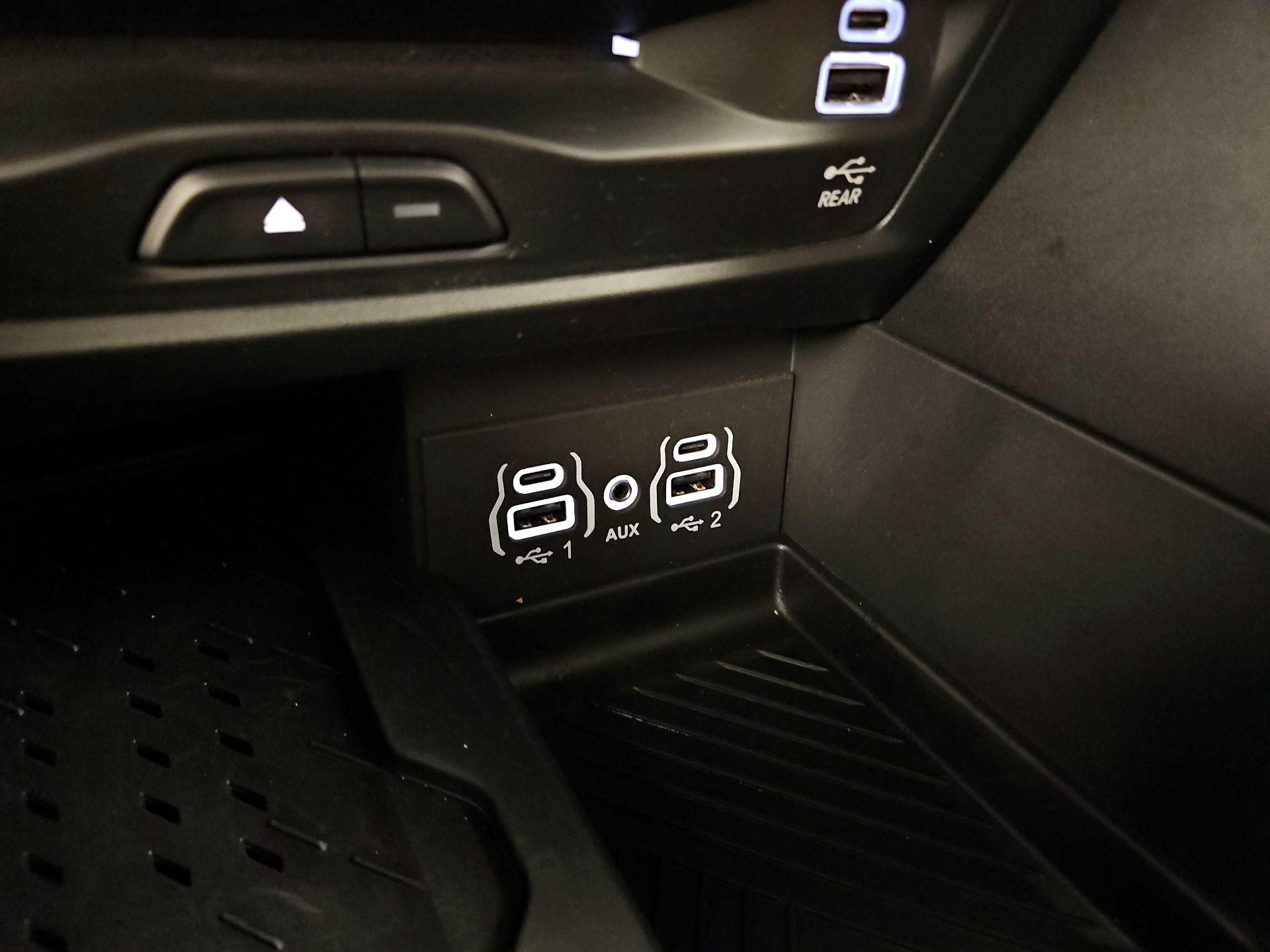 Thumbnail: 2025 Chrysler Pacifica - 19