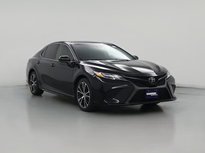 Black 2018 Toyota Camry SE