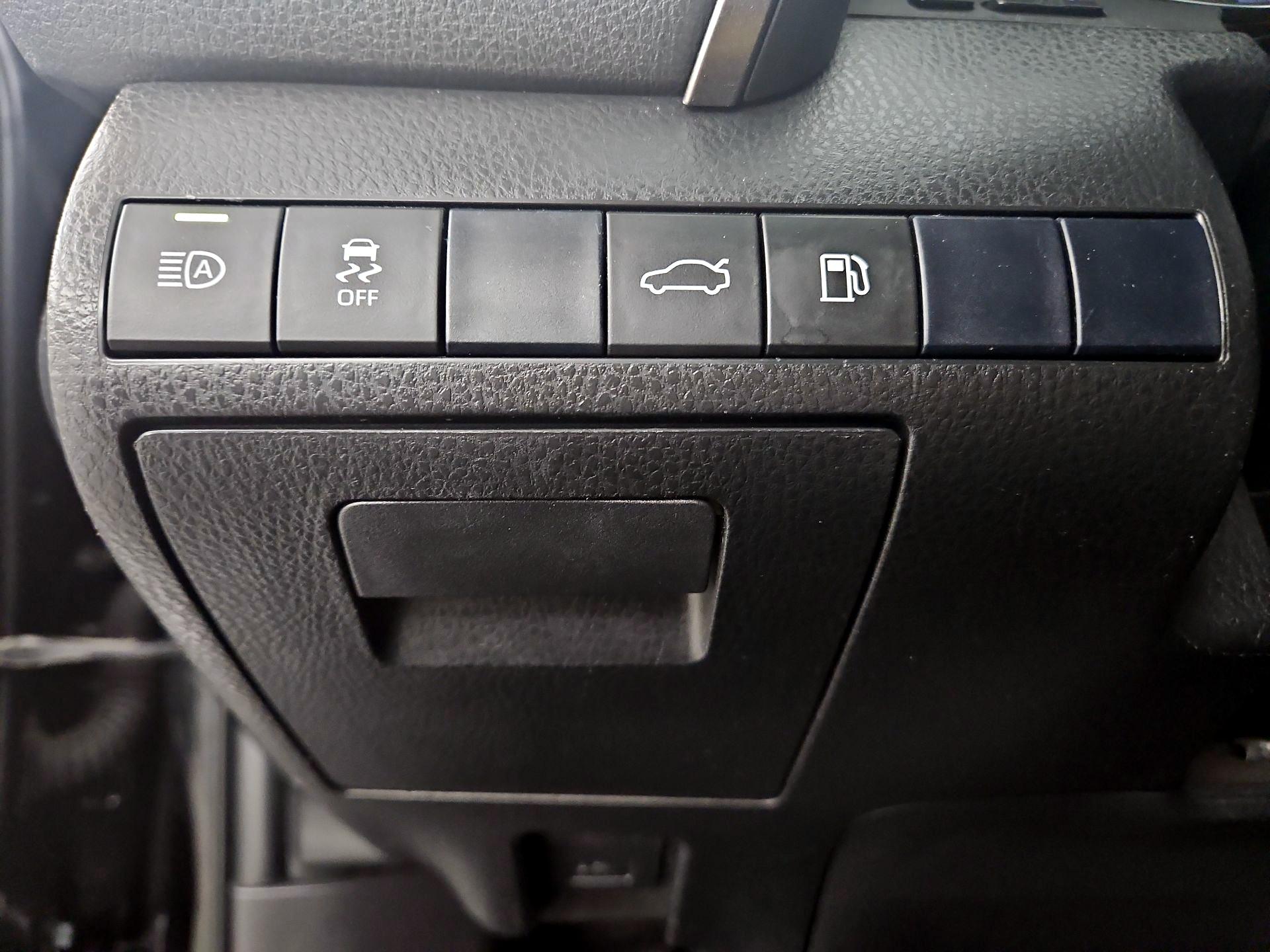 Thumbnail: 2018 Toyota Camry - 13