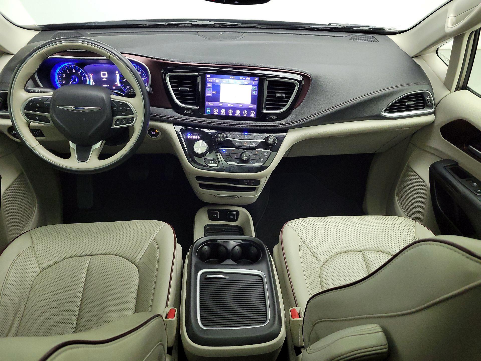 Thumbnail: 2018 Chrysler Pacifica - 9