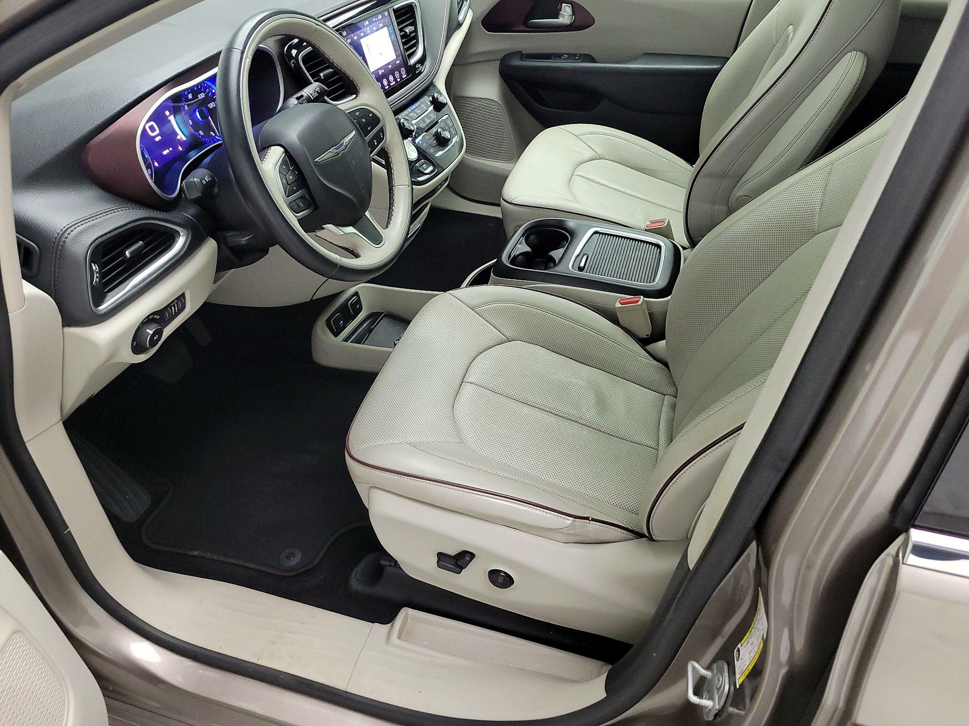 Thumbnail: 2018 Chrysler Pacifica - 11