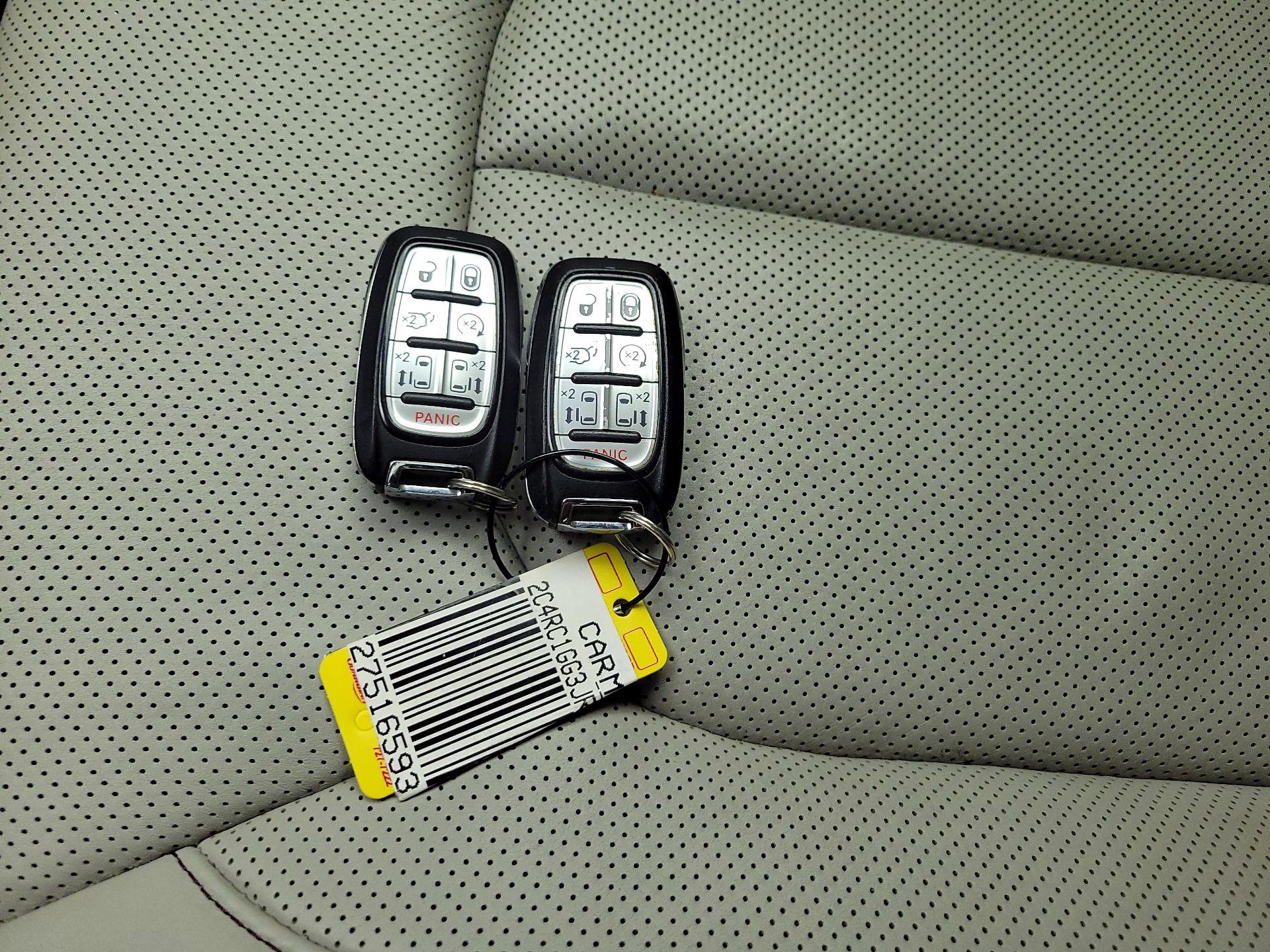 Thumbnail: 2018 Chrysler Pacifica - 18