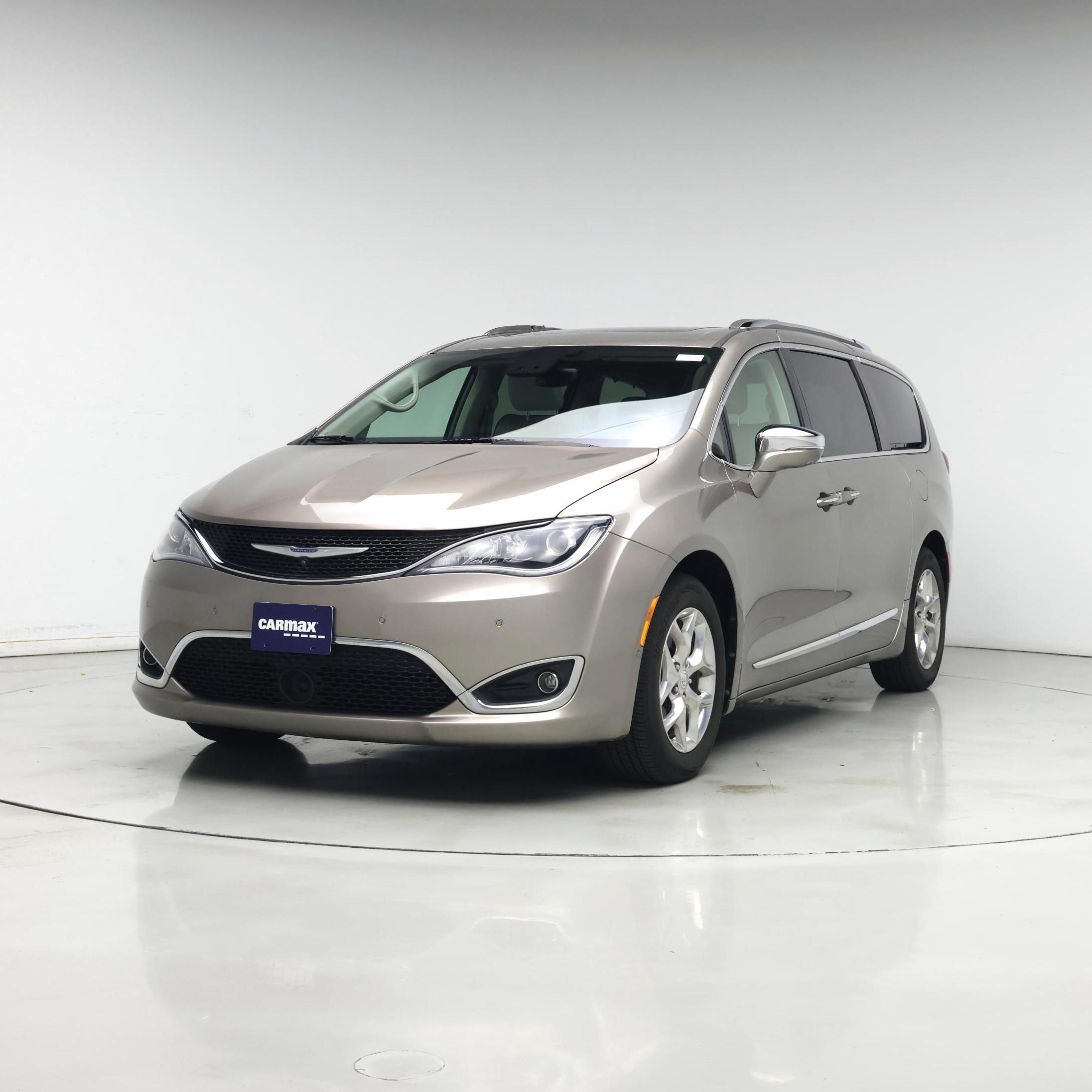 Thumbnail: 2018 Chrysler Pacifica - 4