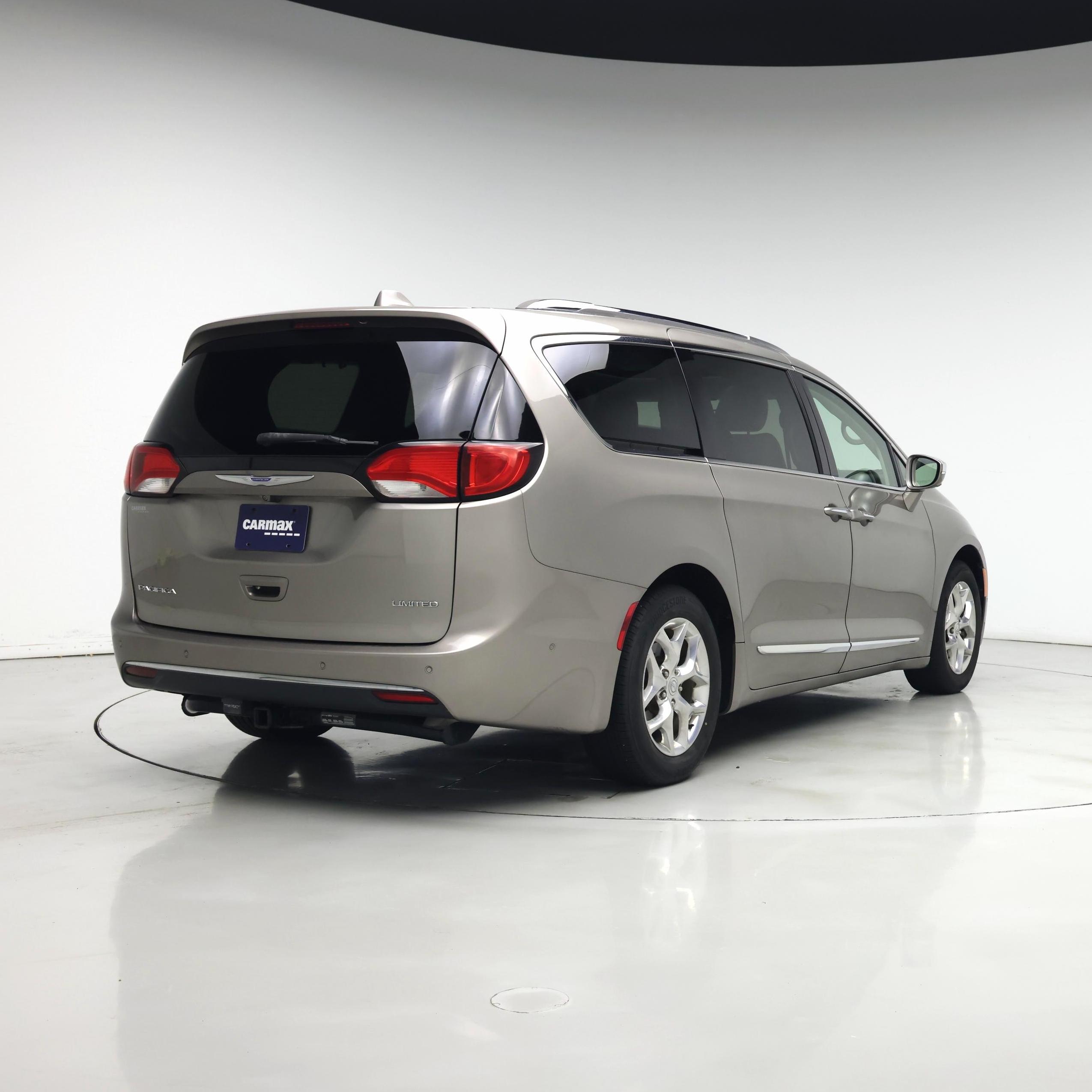 Thumbnail: 2018 Chrysler Pacifica - 8