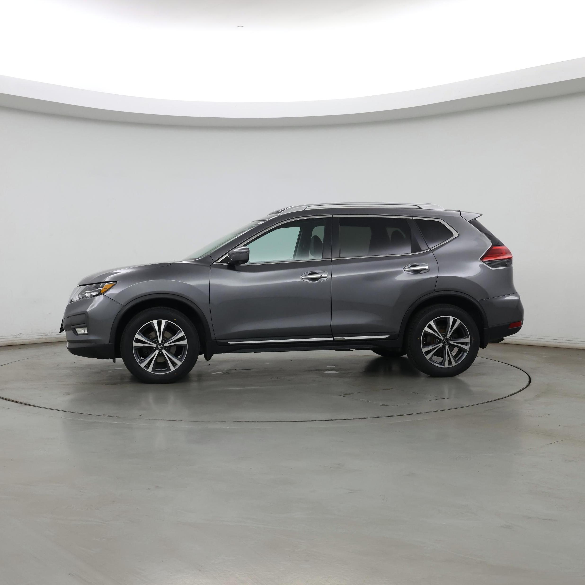 Thumbnail: 2017 Nissan Rogue - 3