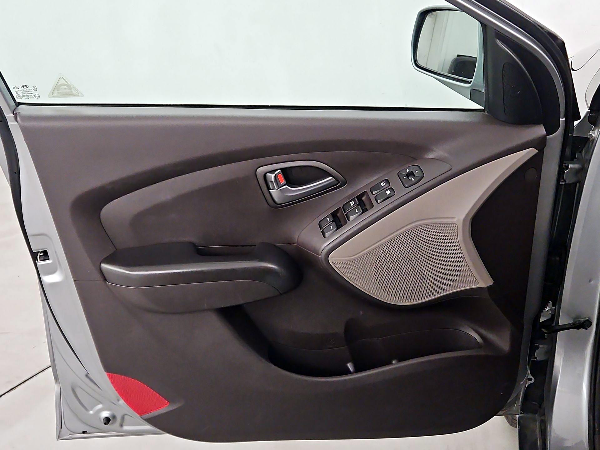 Thumbnail: 2015 Hyundai Tucson - 12