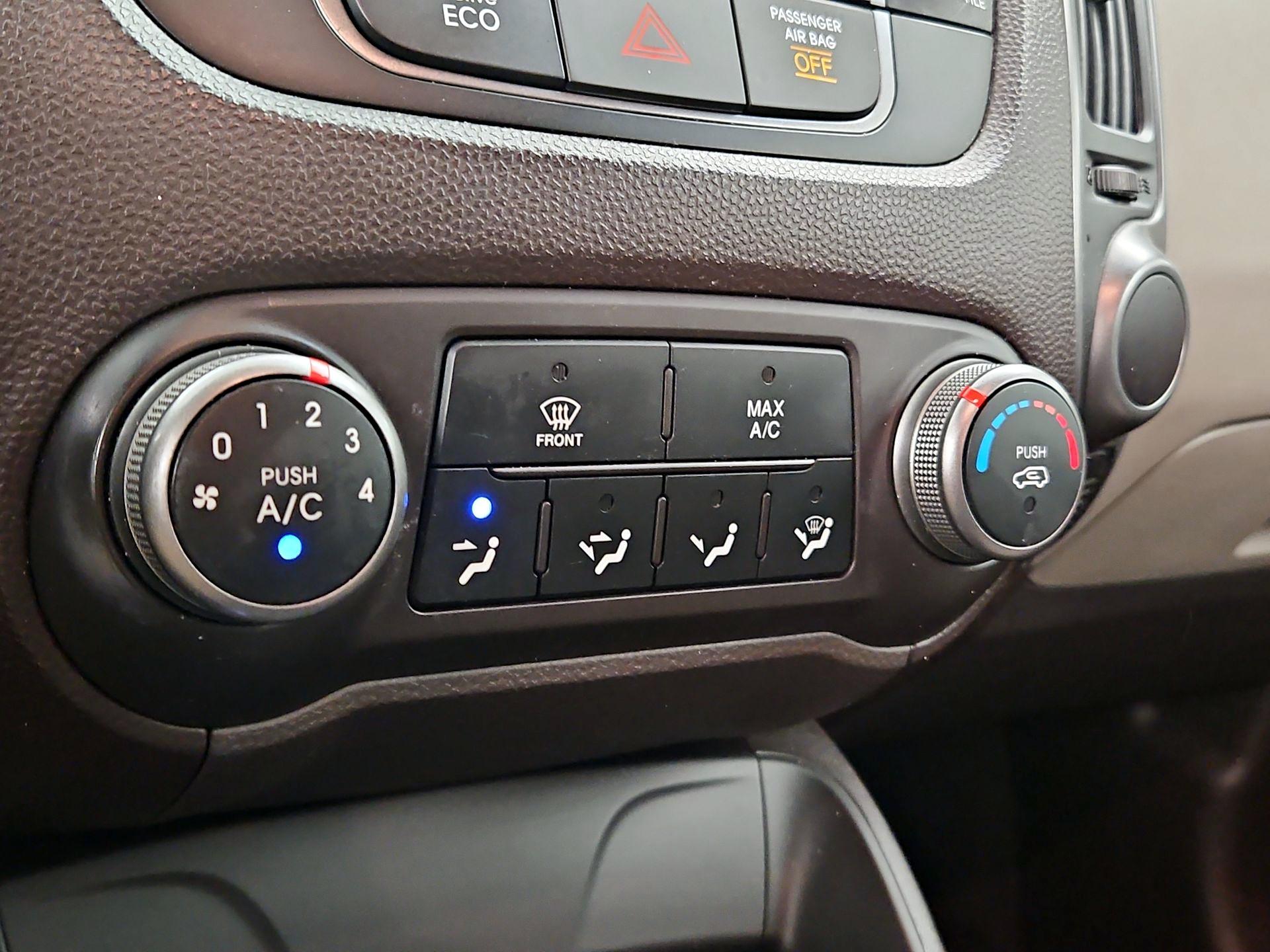 Thumbnail: 2015 Hyundai Tucson - 16