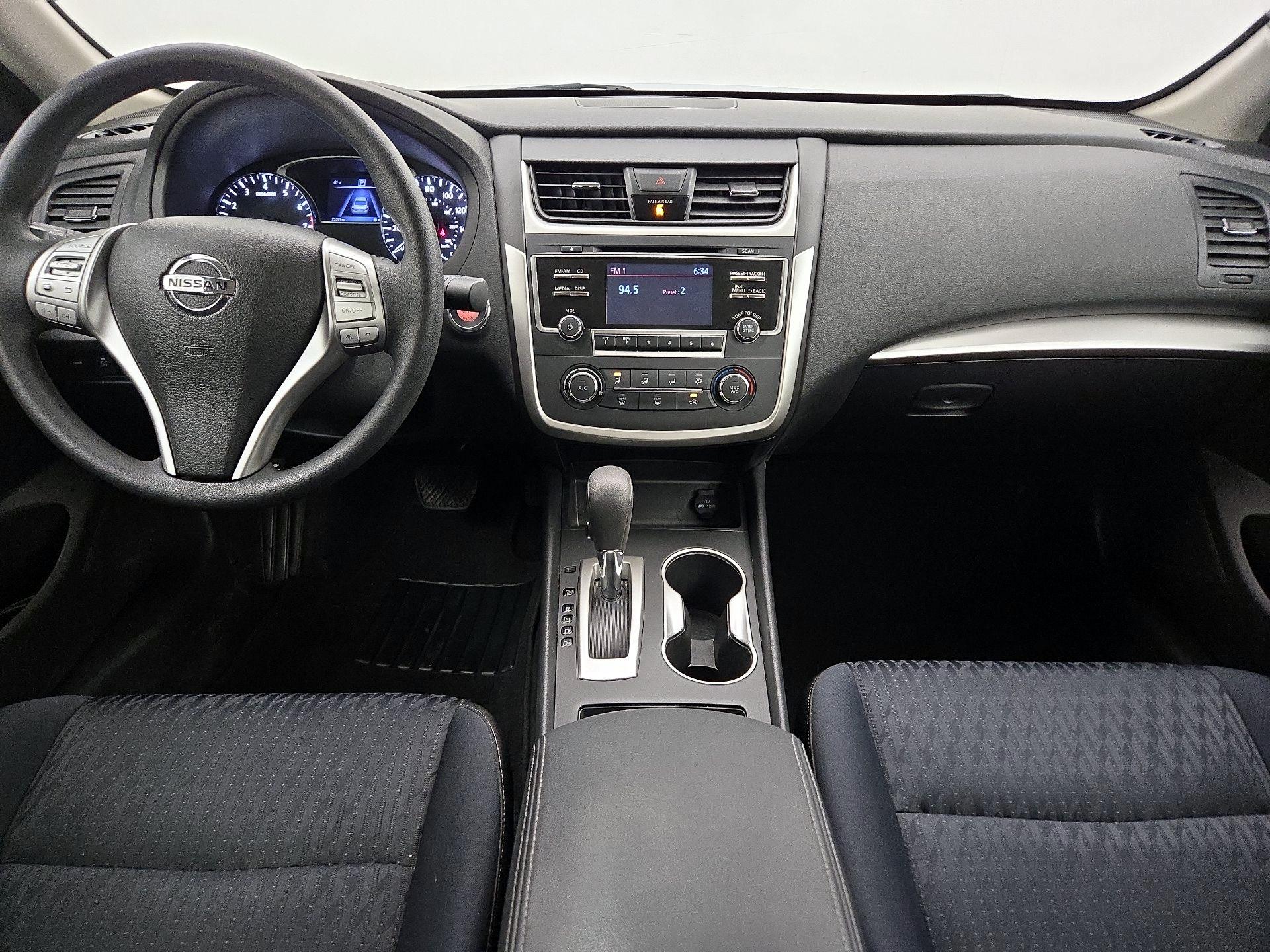 Thumbnail: 2017 Nissan Altima - 9