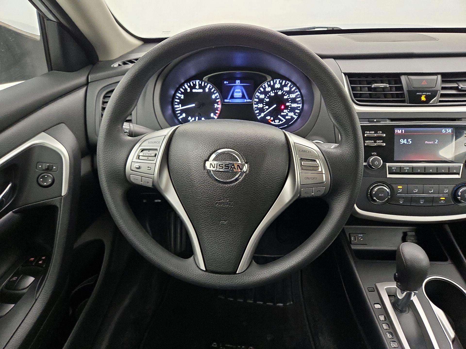 Thumbnail: 2017 Nissan Altima - 10