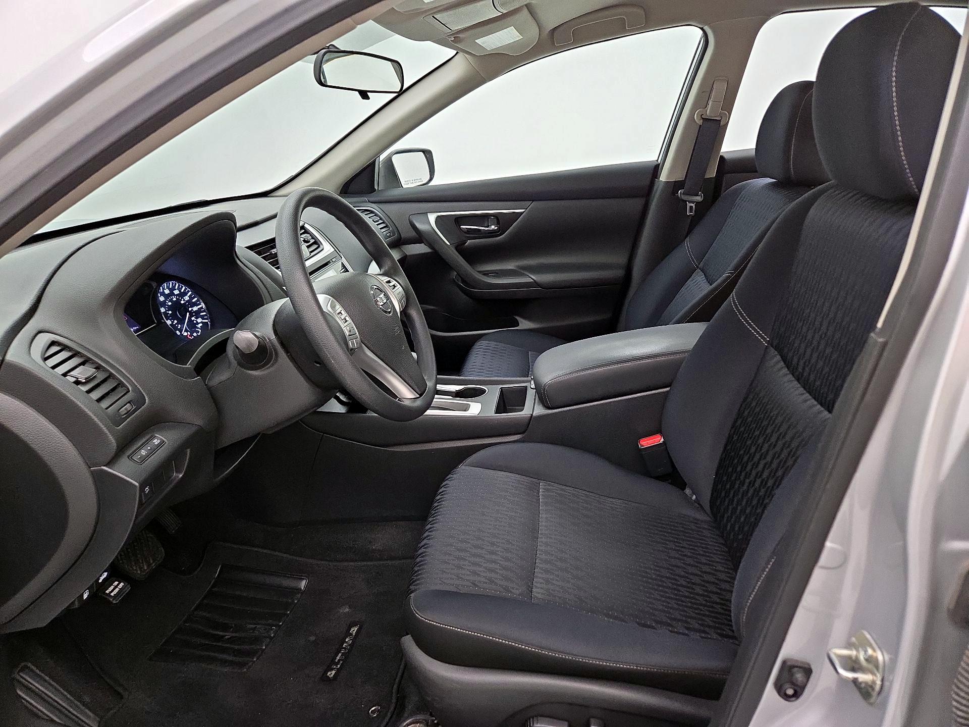 Thumbnail: 2017 Nissan Altima - 11