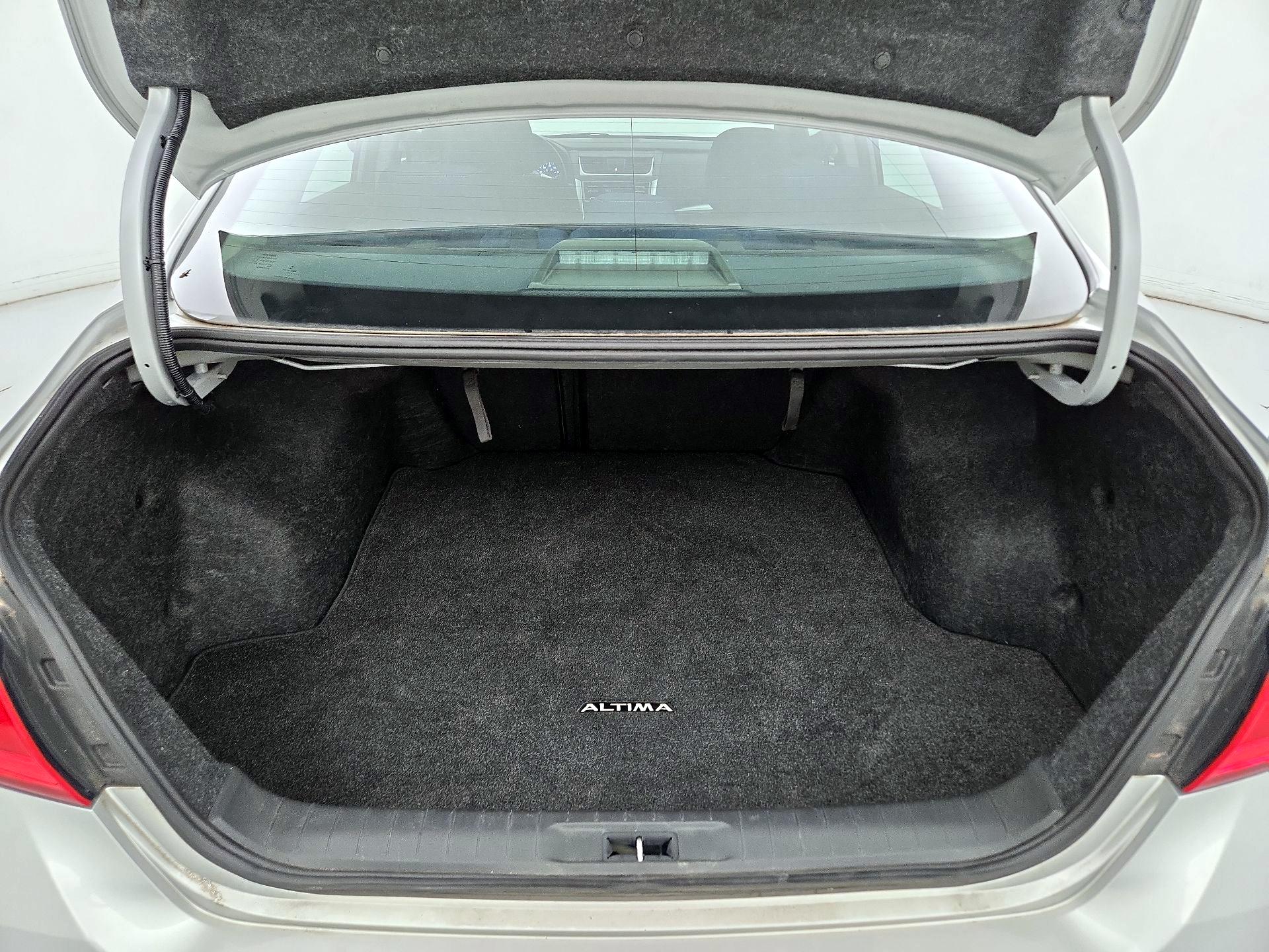 Thumbnail: 2017 Nissan Altima - 20