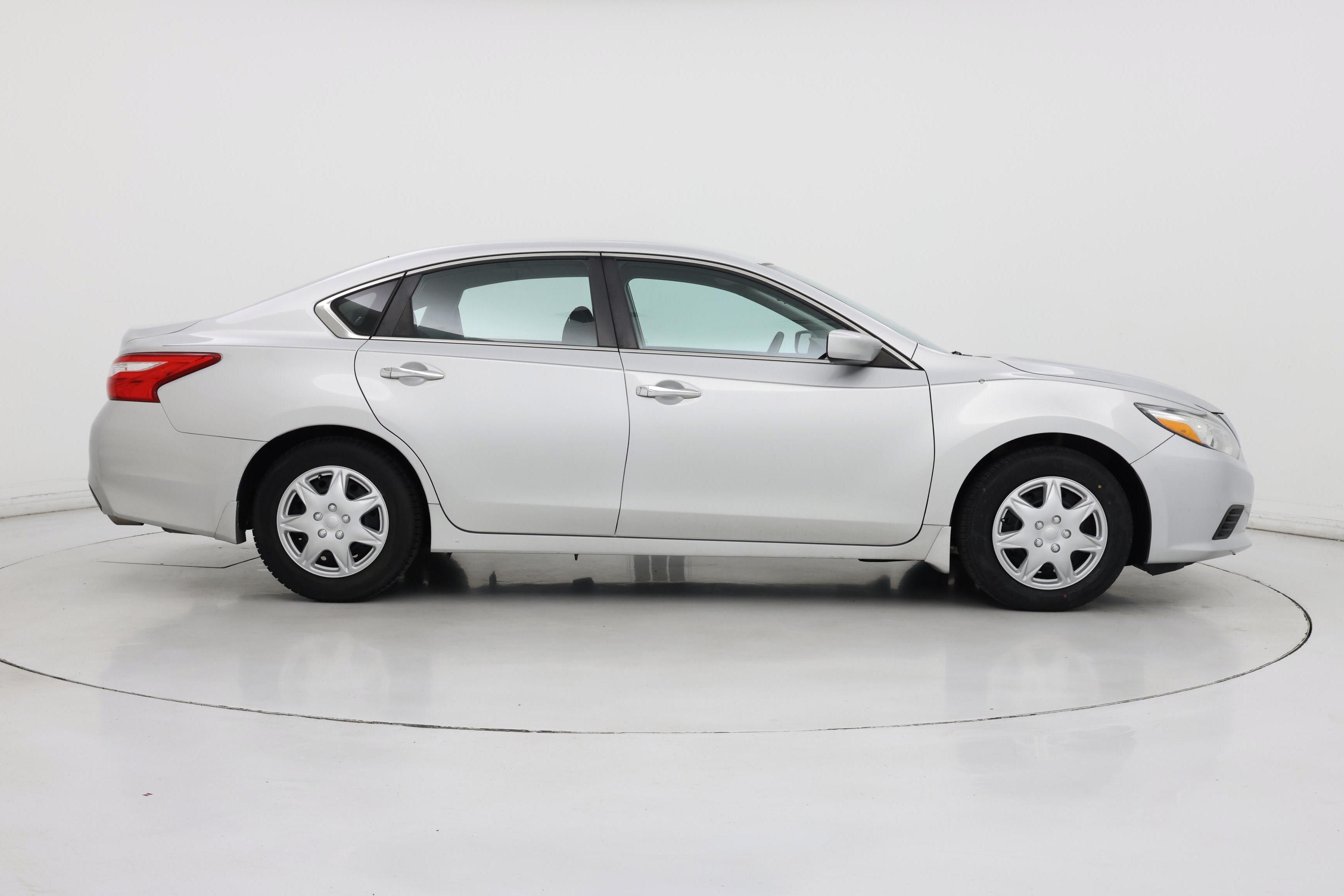 Thumbnail: 2017 Nissan Altima - 7