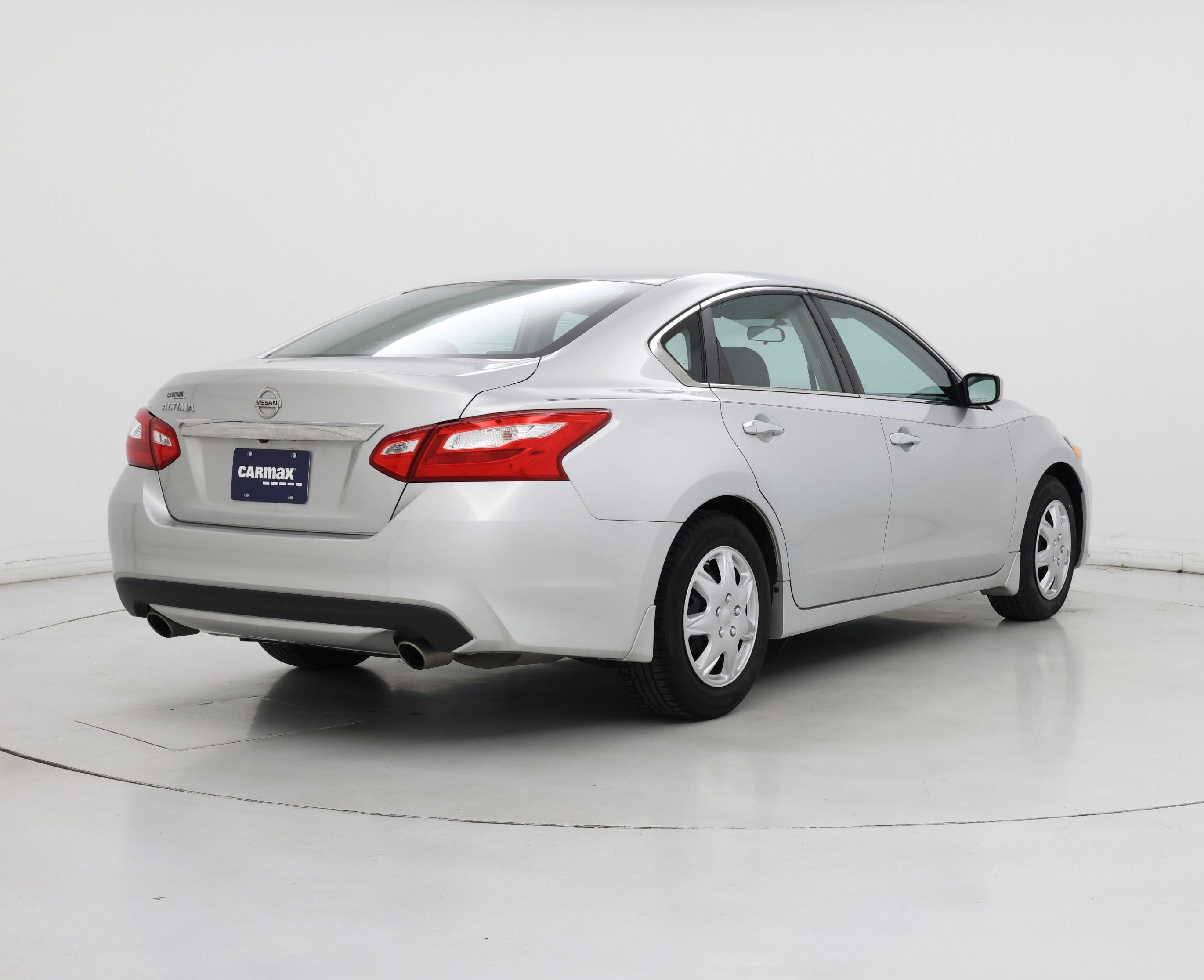 Thumbnail: 2017 Nissan Altima - 8