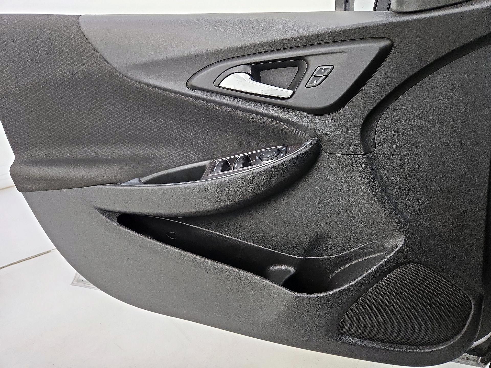 Thumbnail: 2021 Chevrolet Malibu - 12