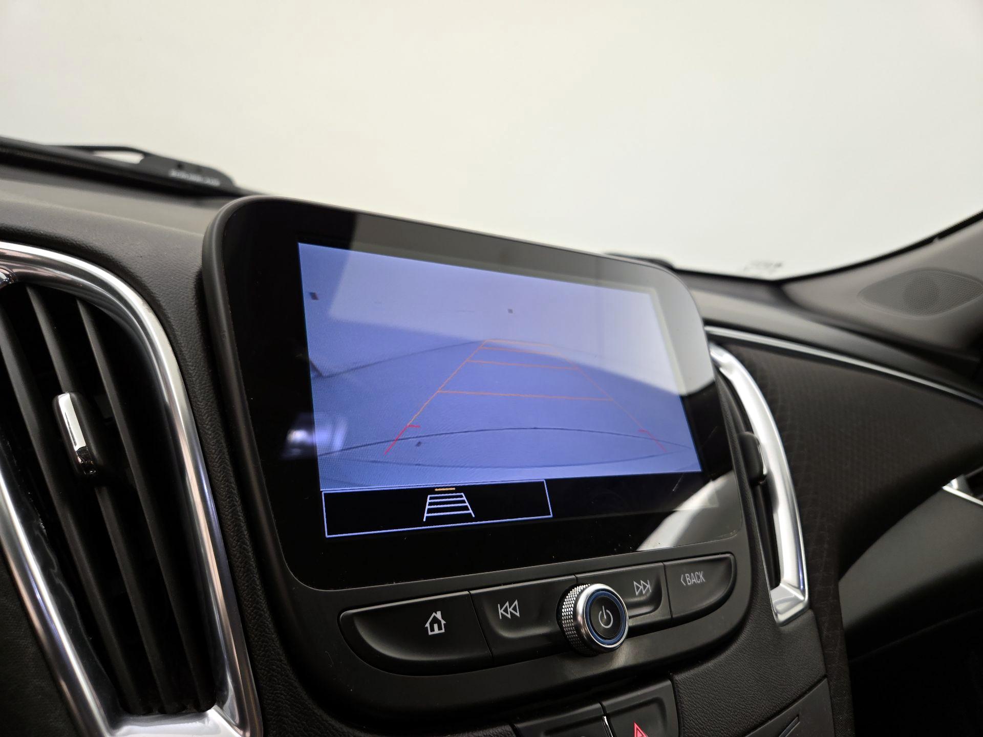 Thumbnail: 2021 Chevrolet Malibu - 14