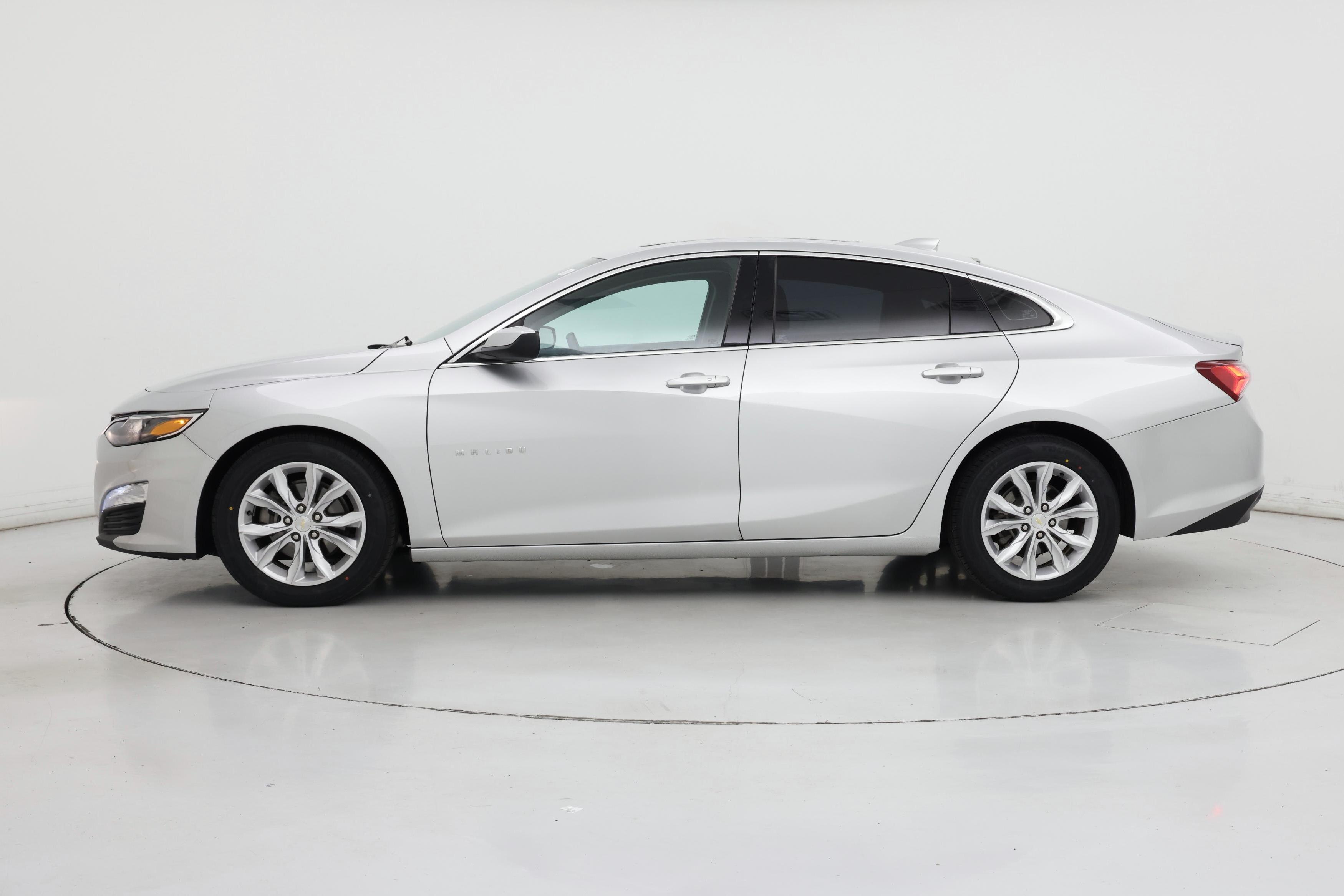 Thumbnail: 2021 Chevrolet Malibu - 3