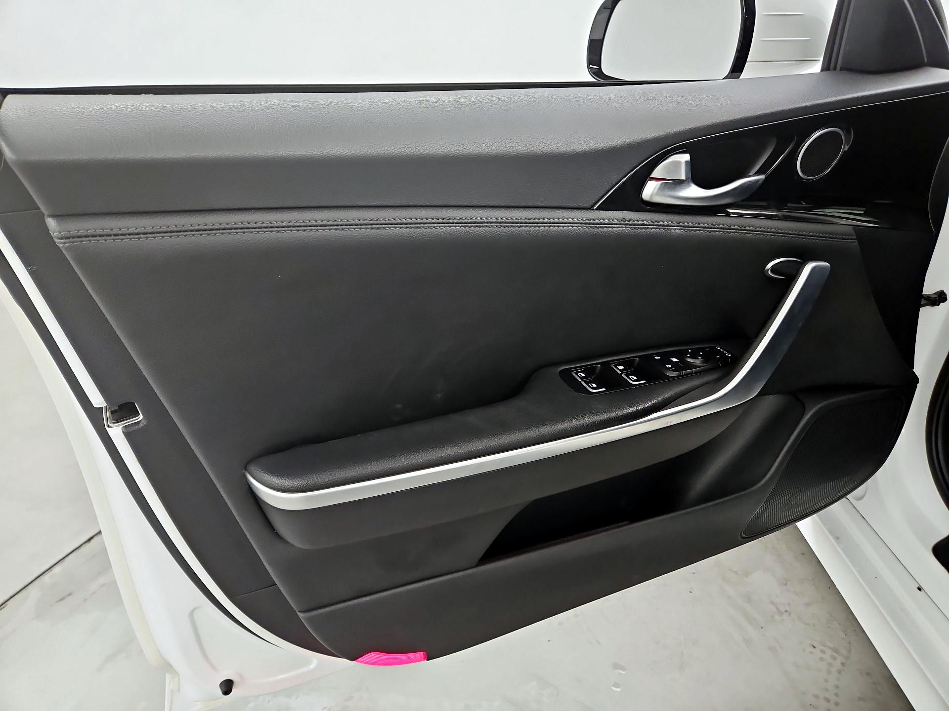 Thumbnail: 2018 Kia Stinger - 12