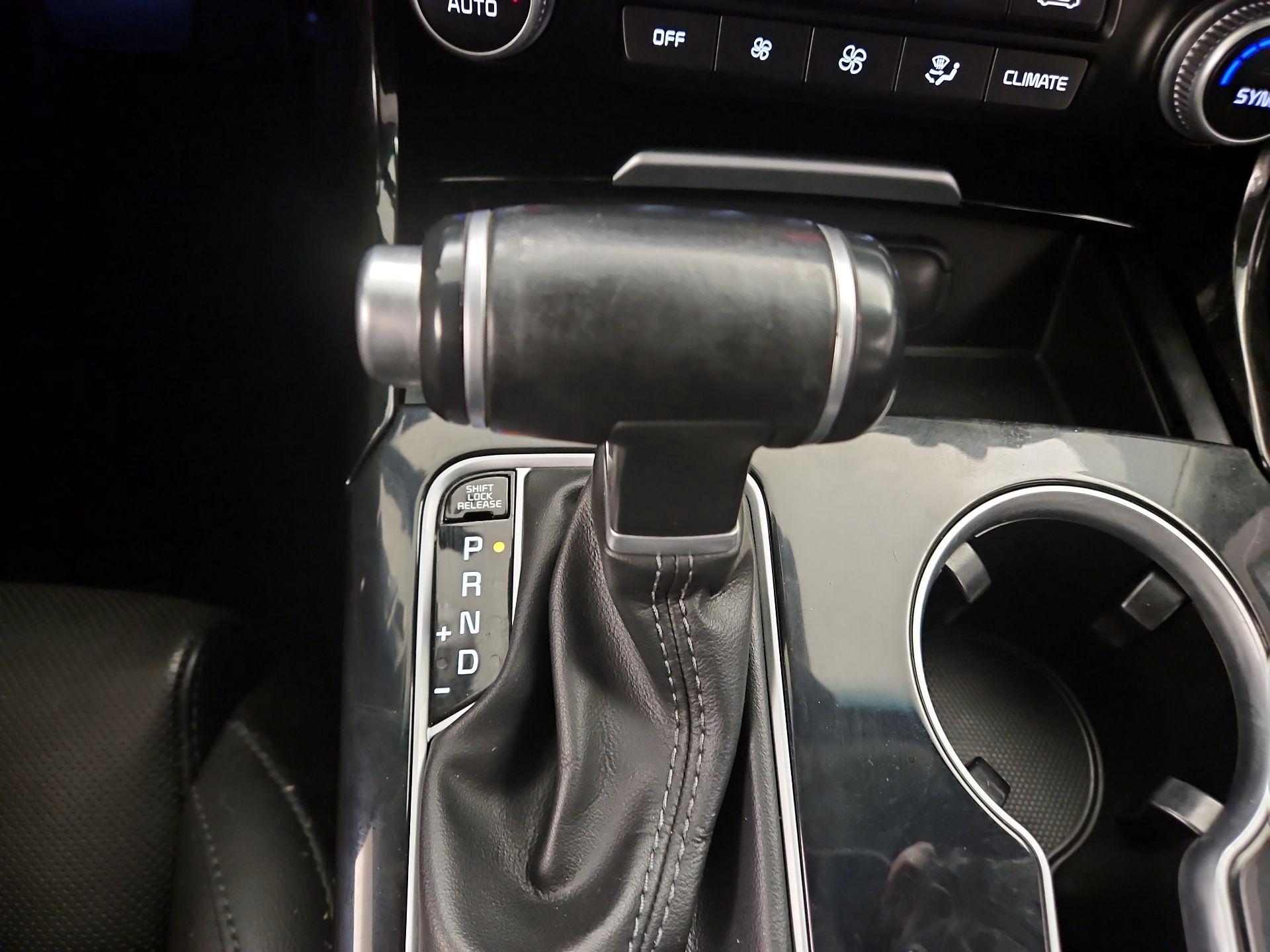 Thumbnail: 2018 Kia Stinger - 17