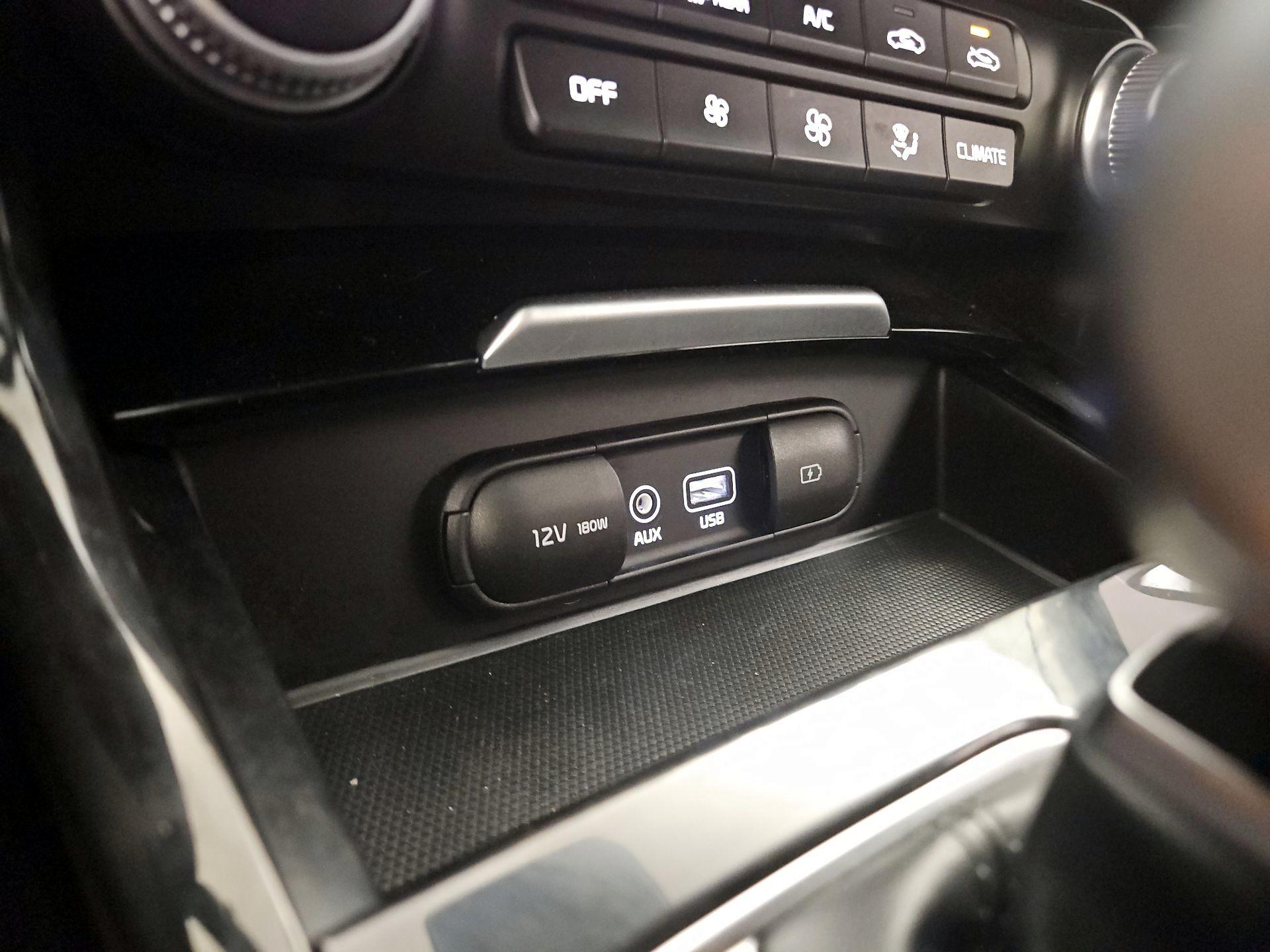 Thumbnail: 2018 Kia Stinger - 18