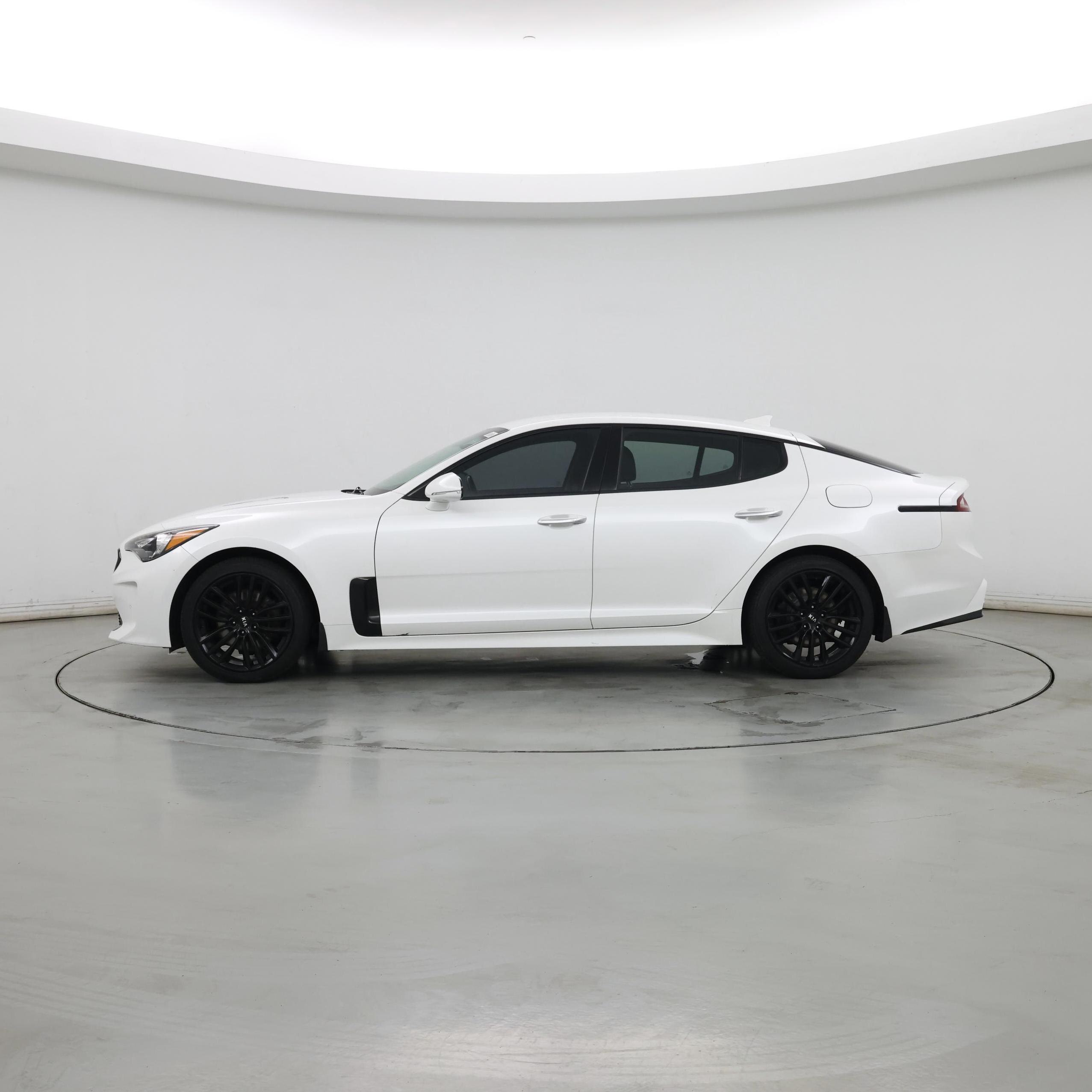 Thumbnail: 2018 Kia Stinger - 3