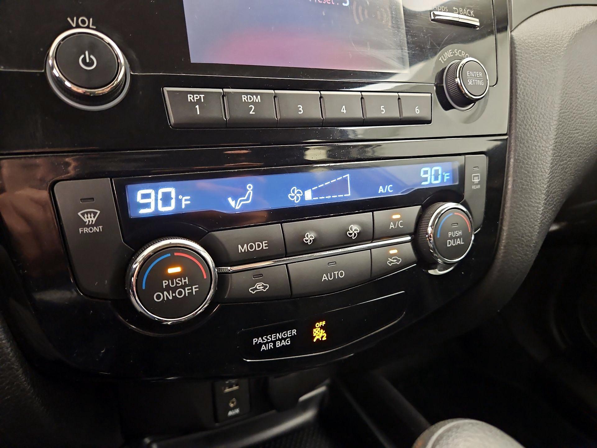 Thumbnail: 2015 Nissan Rogue - 16