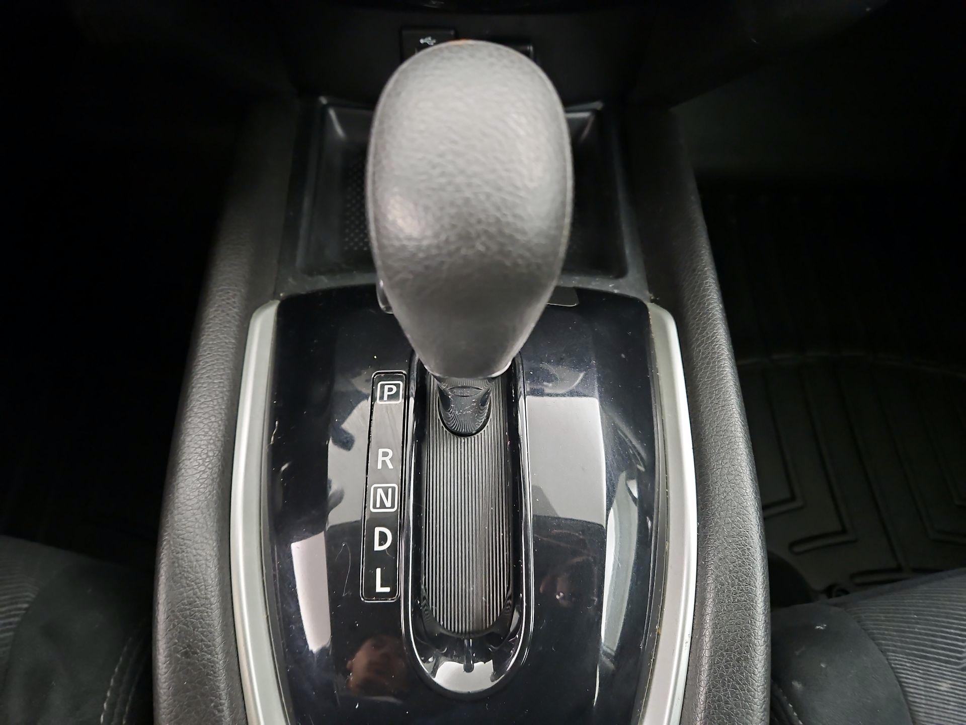 Thumbnail: 2015 Nissan Rogue - 17