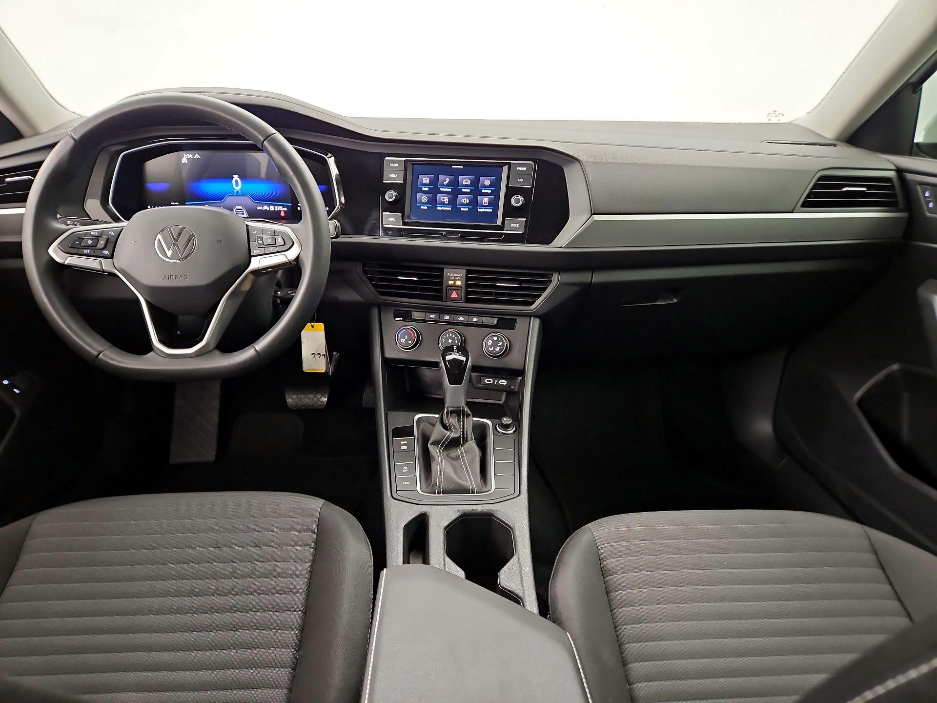 Thumbnail: 2024 Volkswagen Jetta - 9