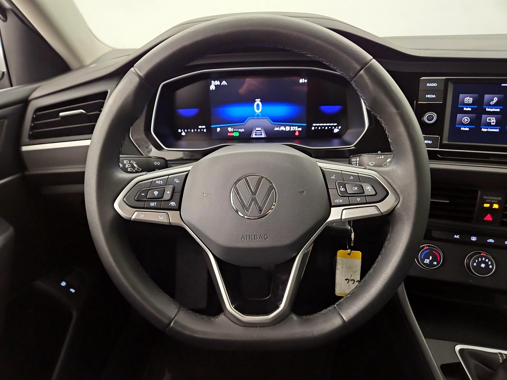 Thumbnail: 2024 Volkswagen Jetta - 10