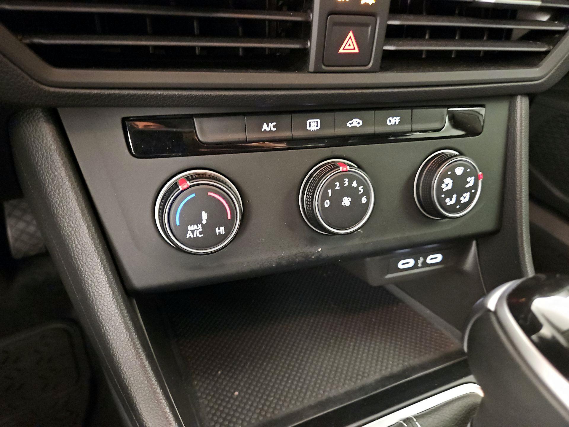 Thumbnail: 2024 Volkswagen Jetta - 16