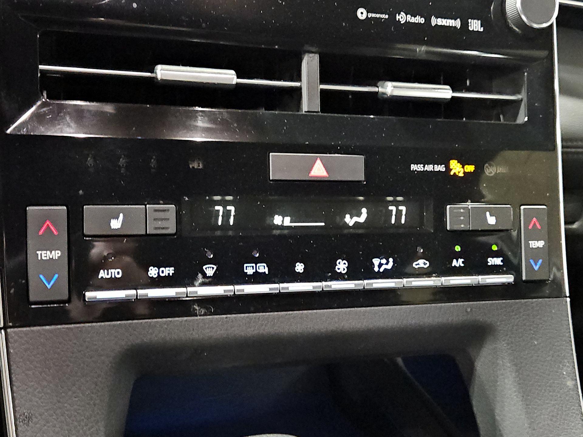 Thumbnail: 2019 Toyota Avalon - 16