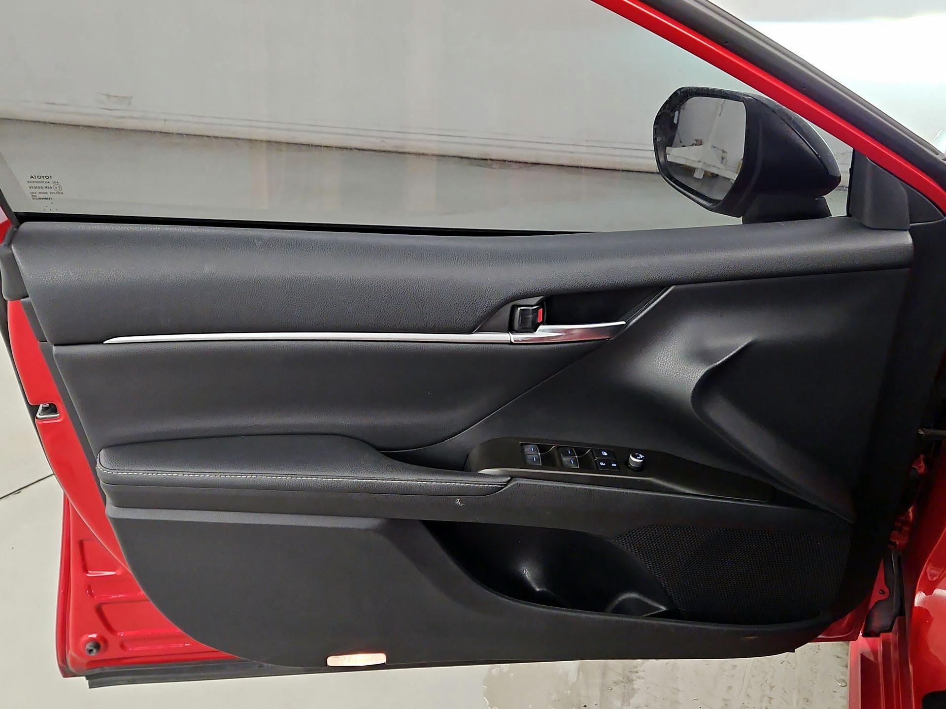 Thumbnail: 2021 Toyota Camry - 12