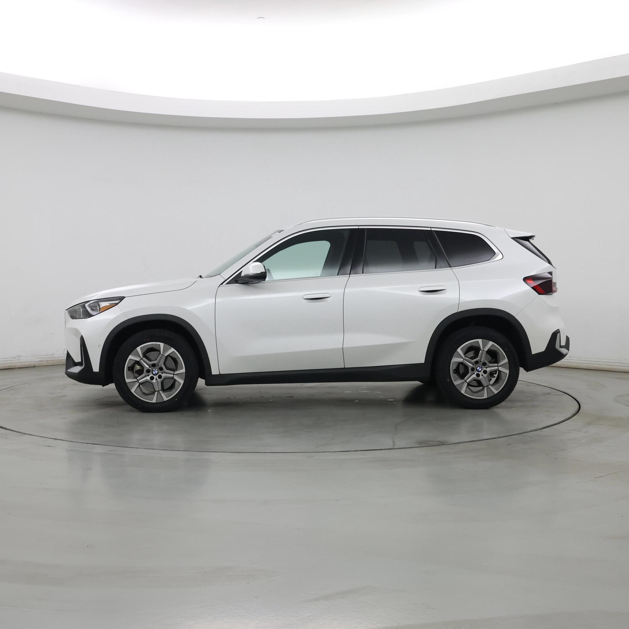 Thumbnail: 2023 BMW X1 - 3