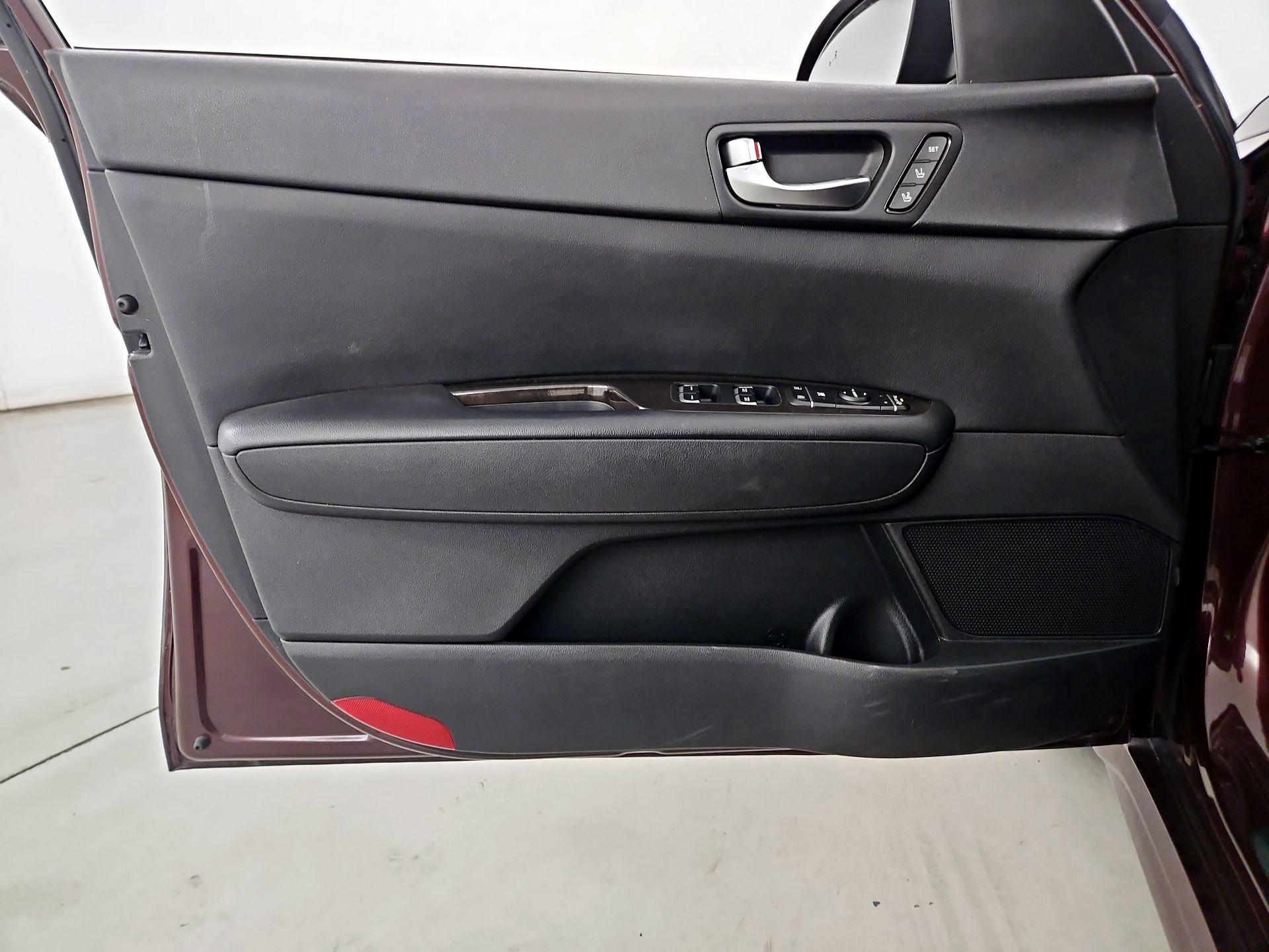 Thumbnail: 2016 Kia Optima - 12