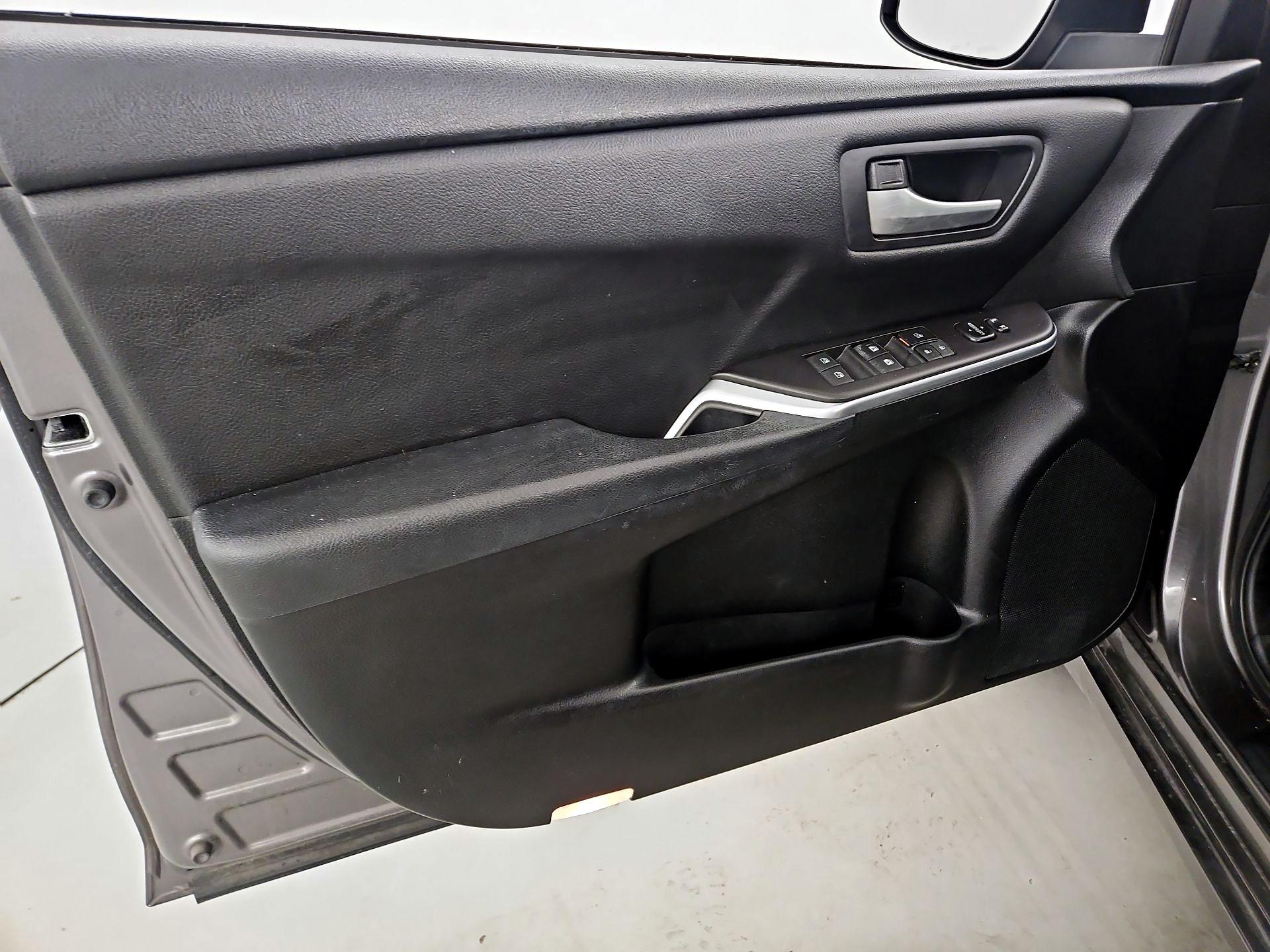 Thumbnail: 2017 Toyota Camry - 12