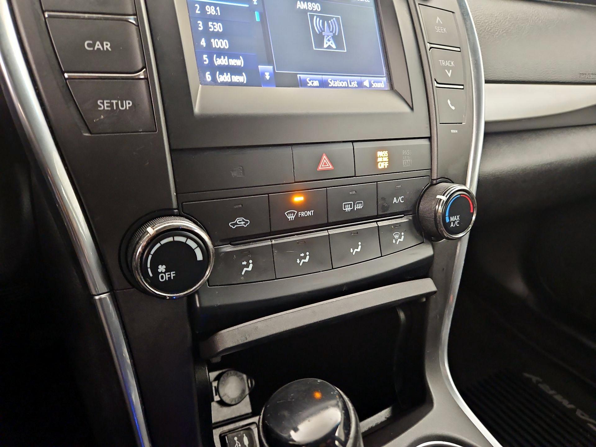 Thumbnail: 2017 Toyota Camry - 16