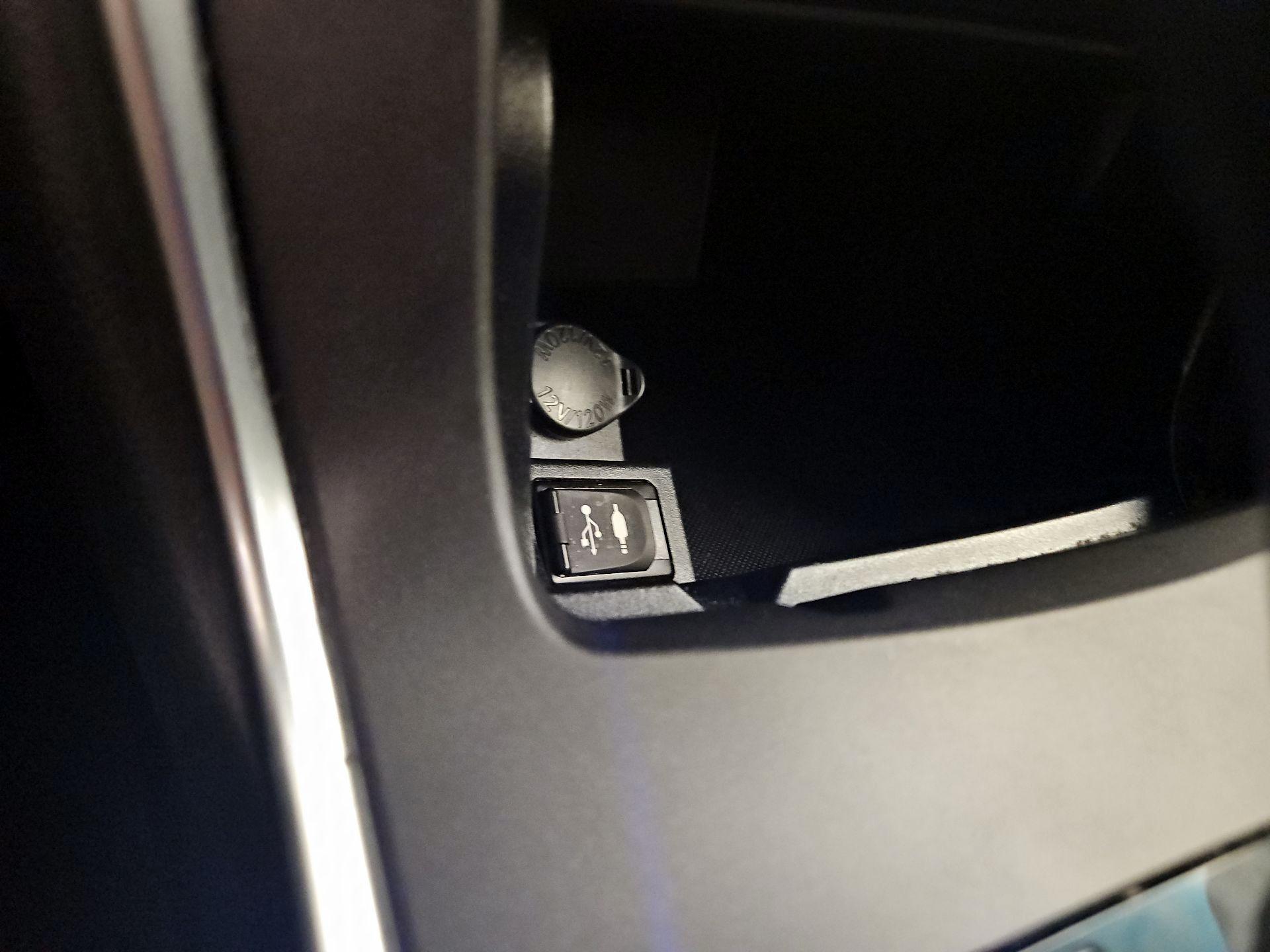 Thumbnail: 2017 Toyota Camry - 18