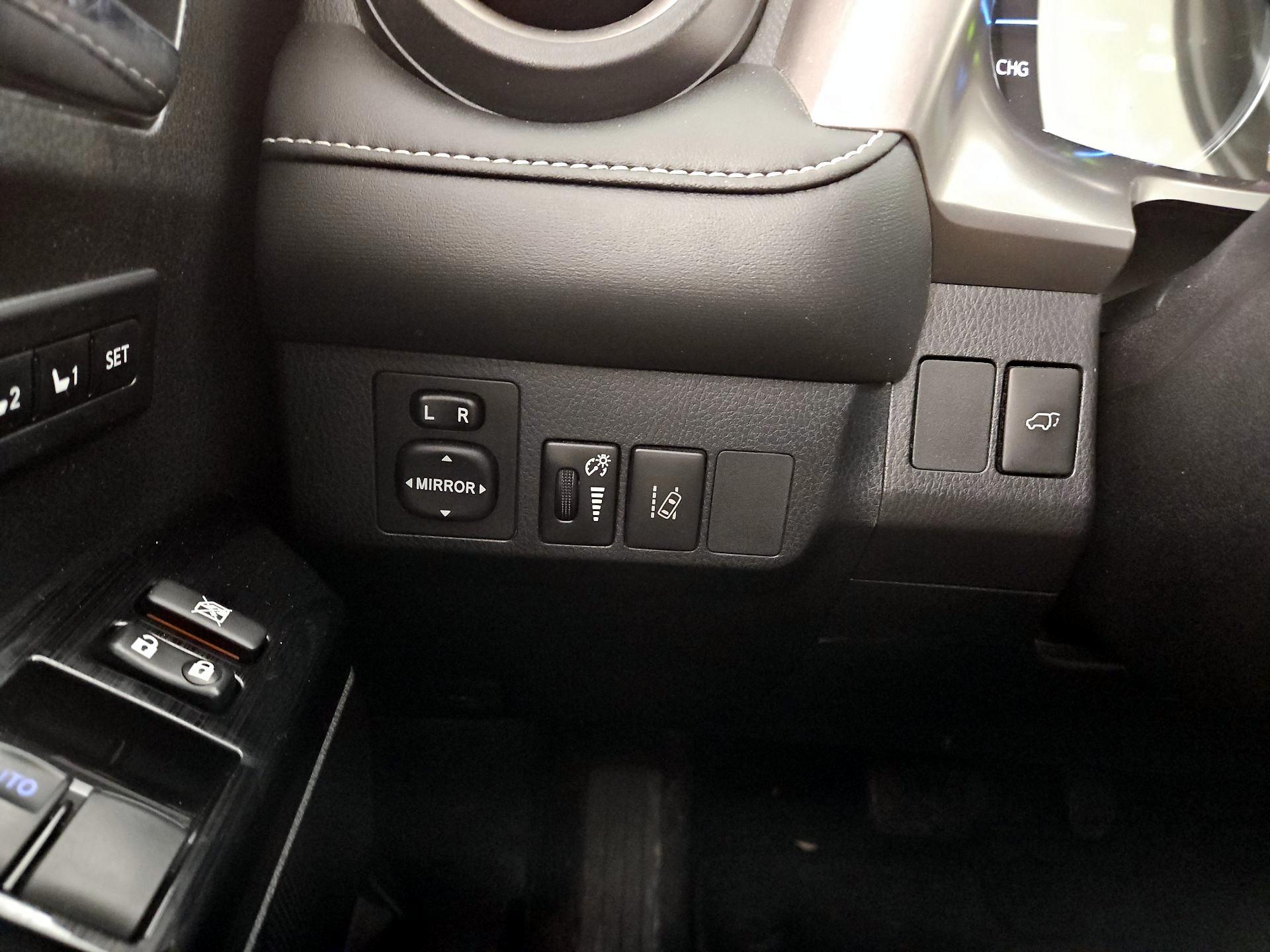 Thumbnail: 2017 Toyota RAV4 - 13