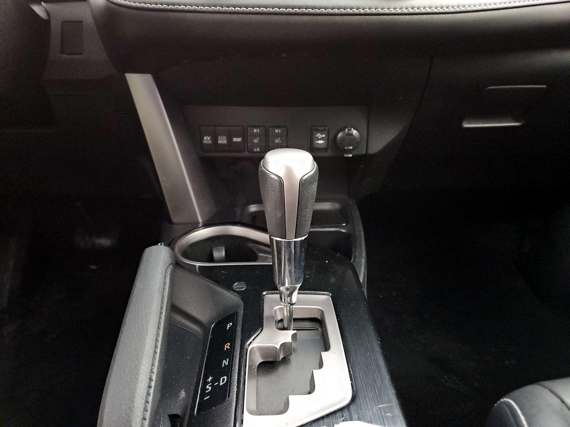 Thumbnail: 2017 Toyota RAV4 - 18