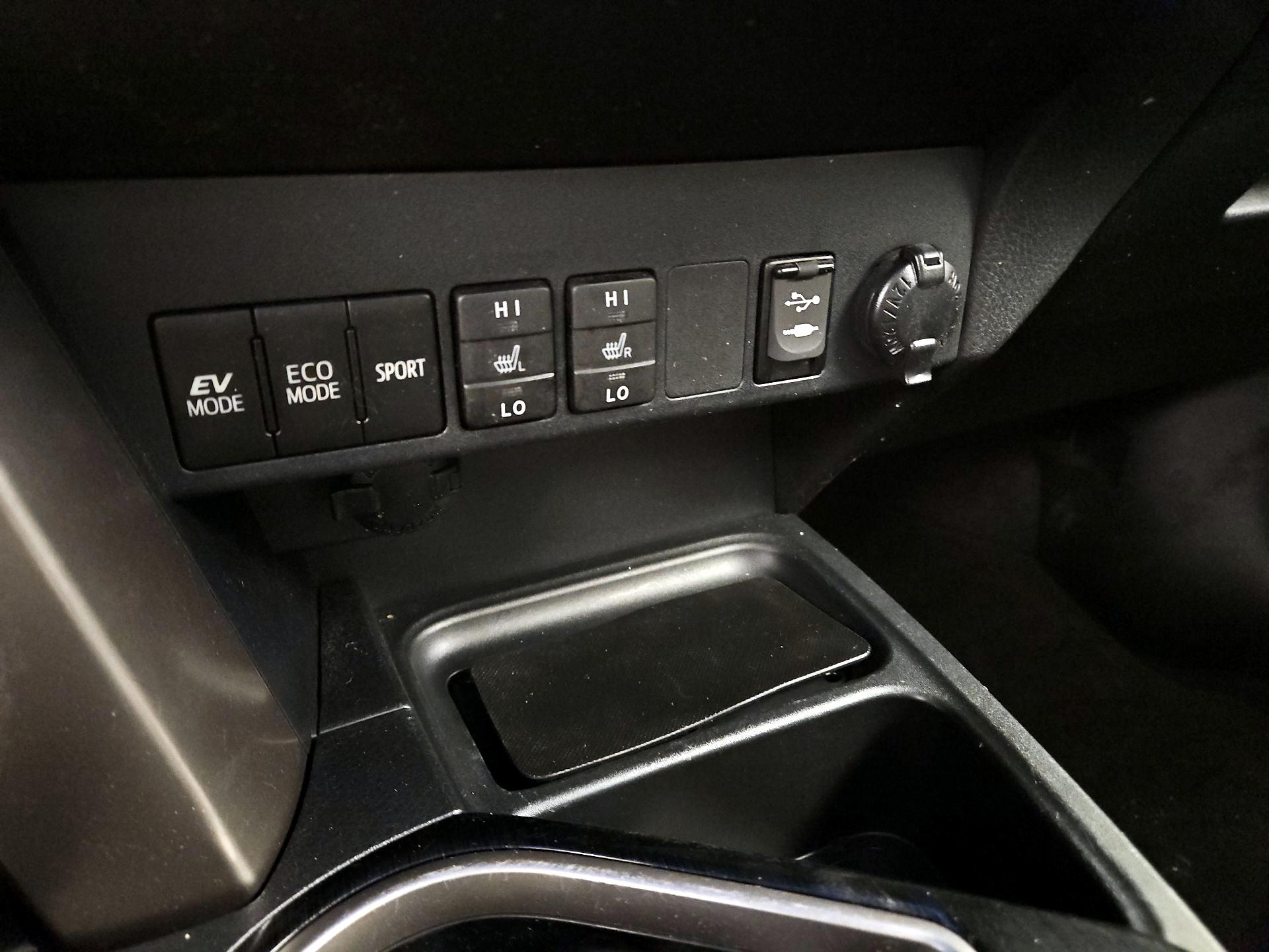 Thumbnail: 2017 Toyota RAV4 - 19