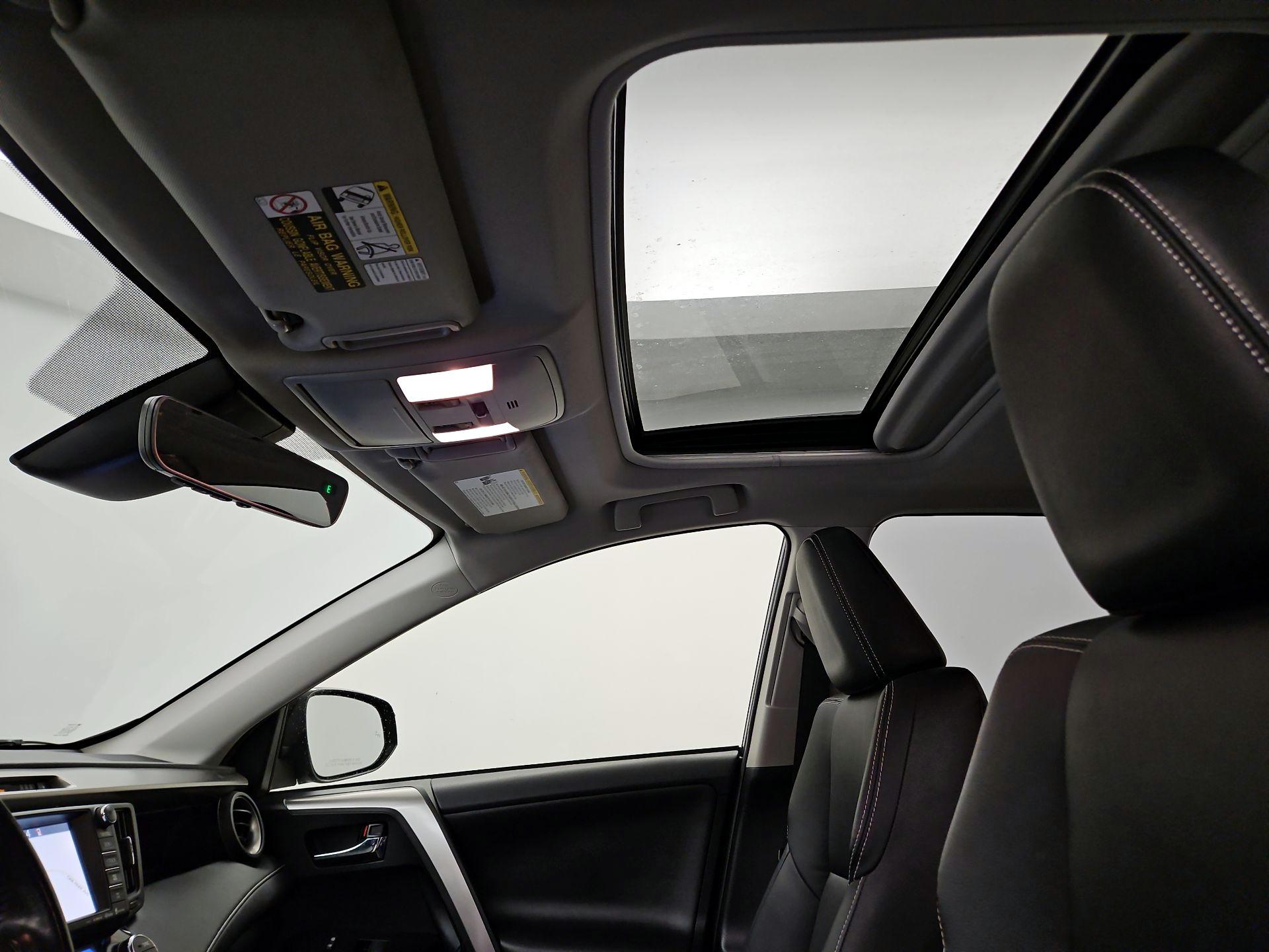 Thumbnail: 2017 Toyota RAV4 - 20