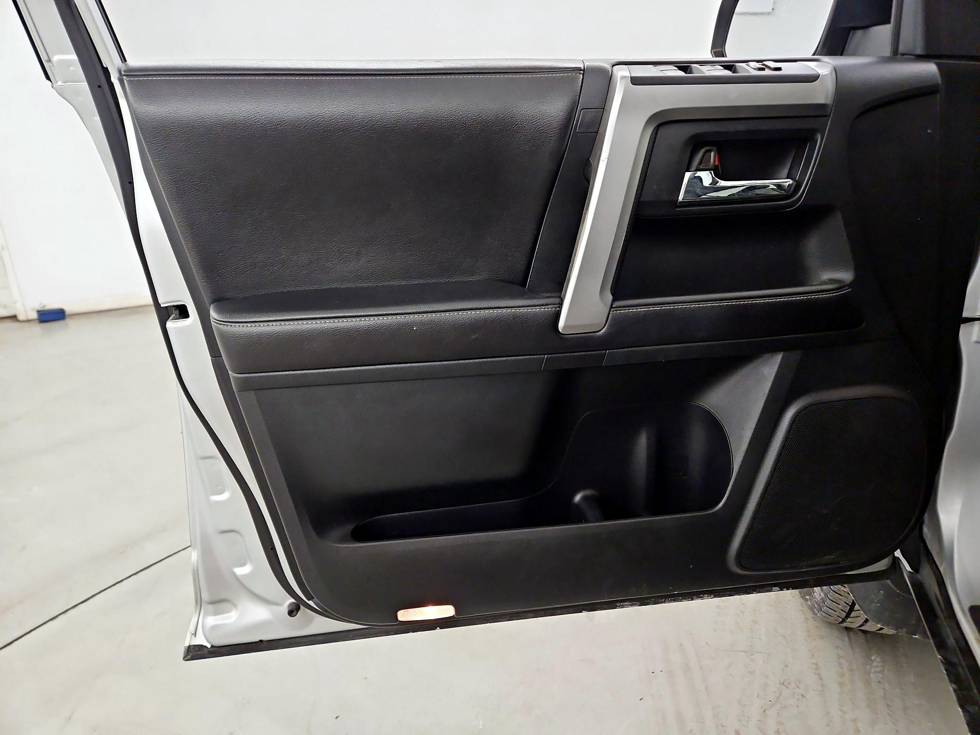 Thumbnail: 2016 Toyota 4Runner - 12